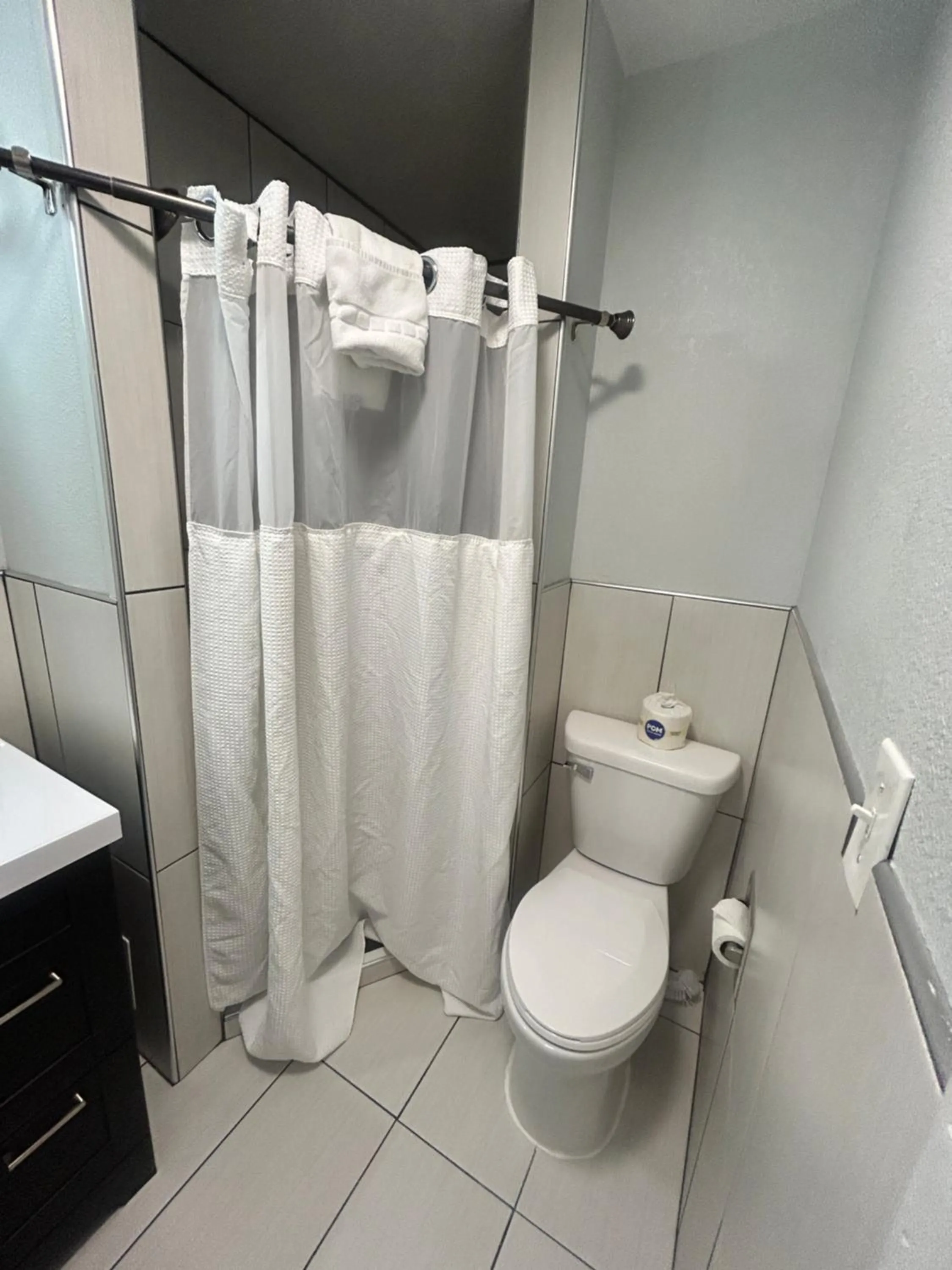 Bathroom in Budget Inn Oskaloosa US 63 Near Pella