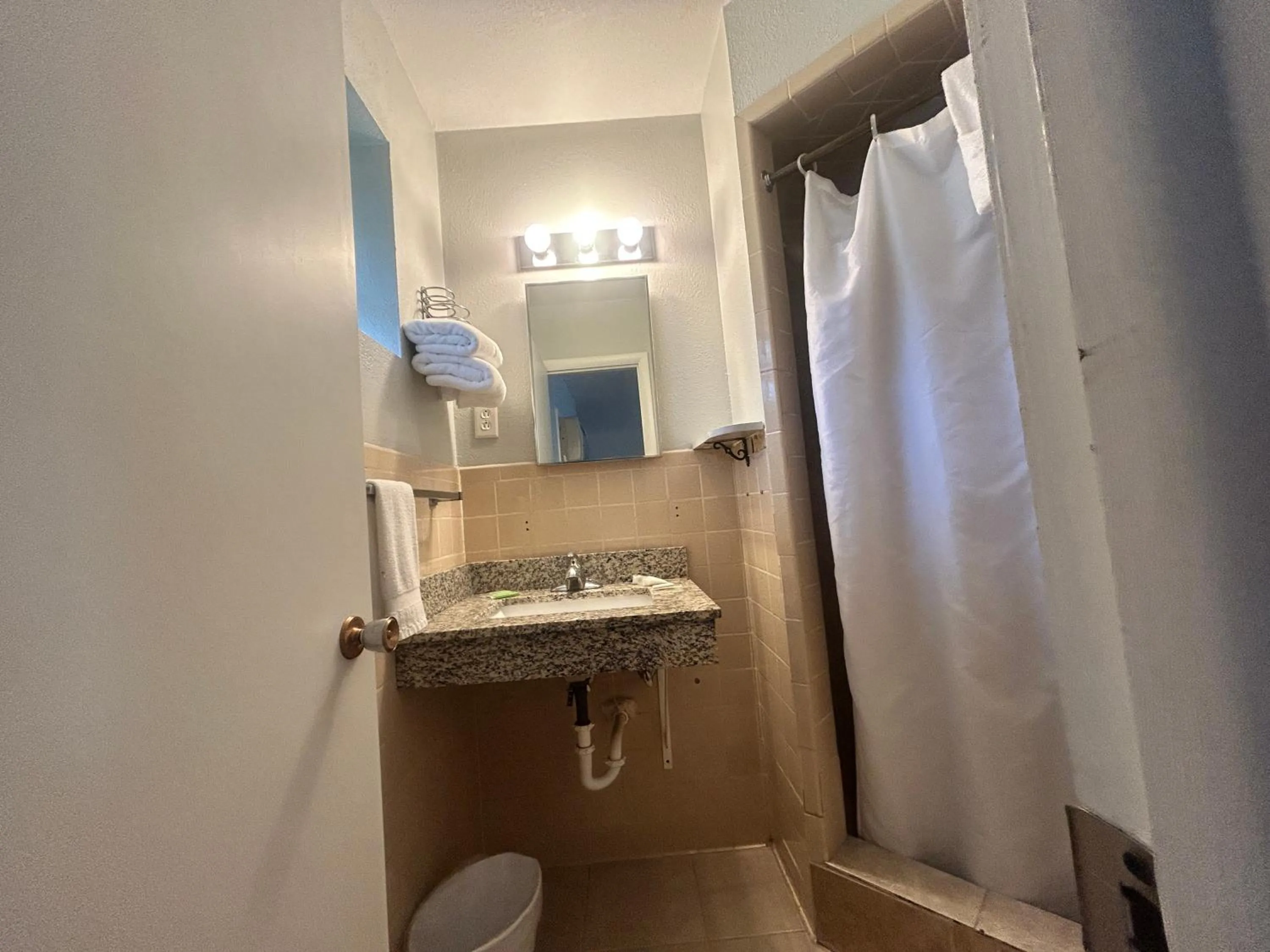 Bathroom in Budget Inn Oskaloosa US 63 Near Pella