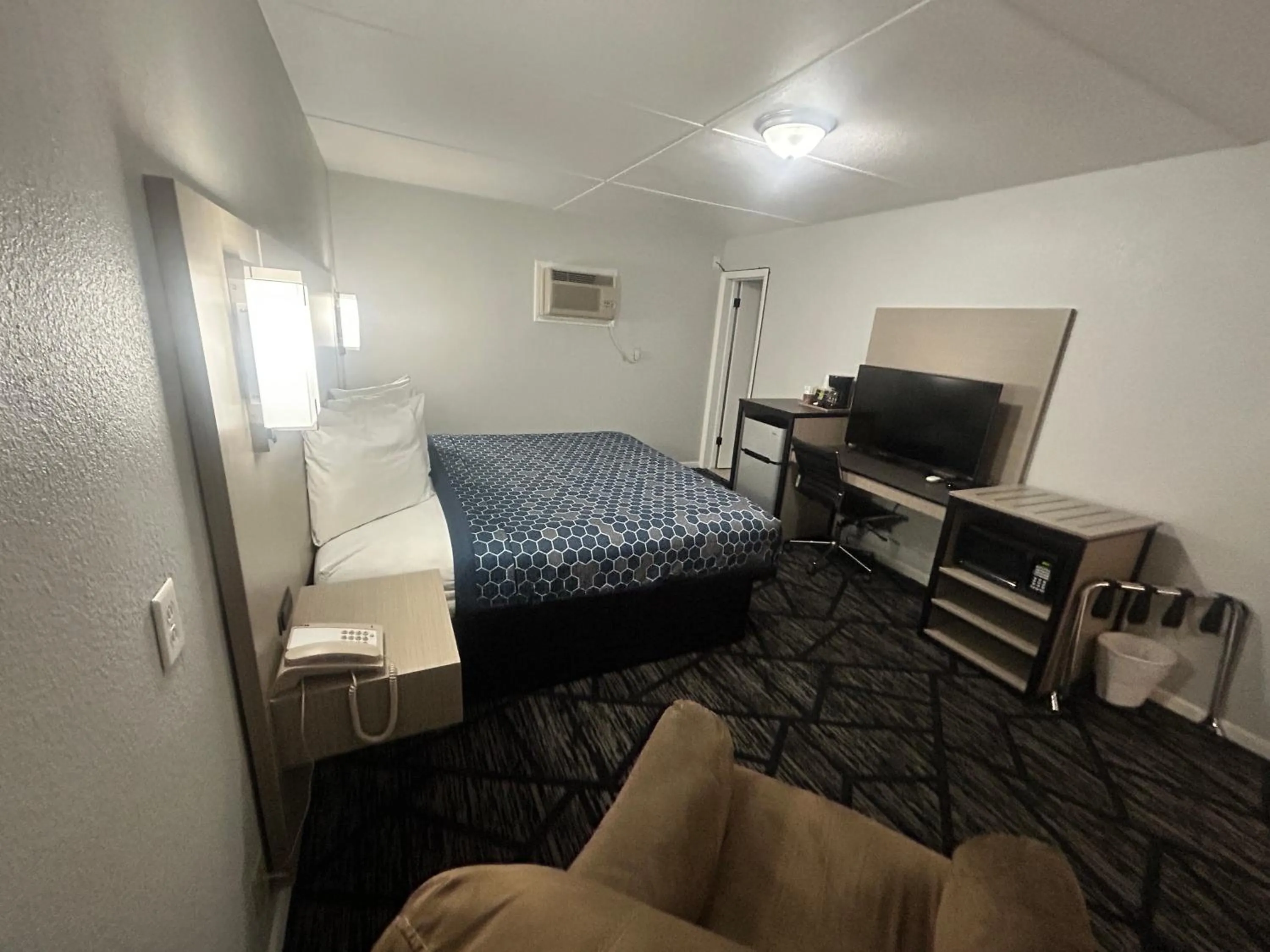 Bedroom, Bed in Budget Inn Oskaloosa US 63 Near Pella