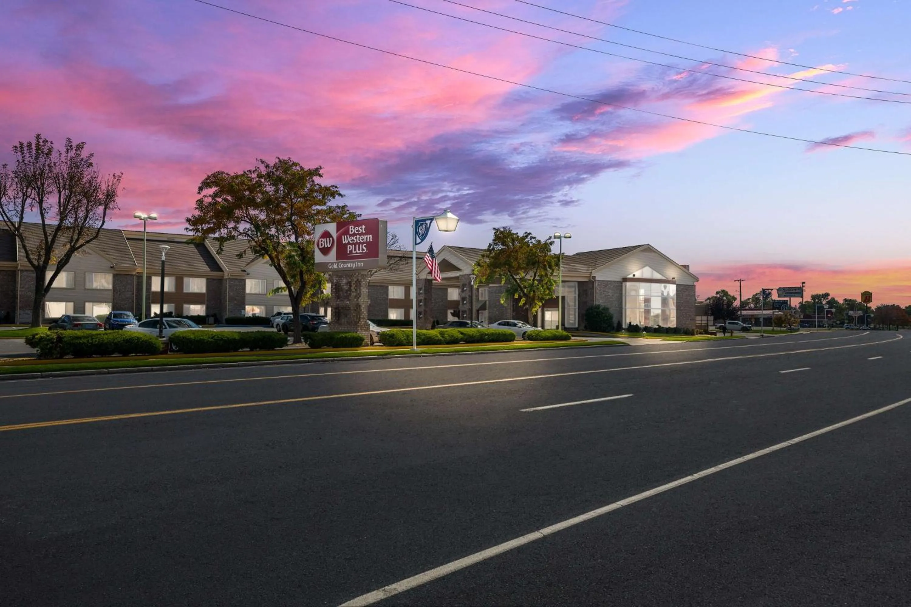 Property building in Best Western Plus Gold Country Inn