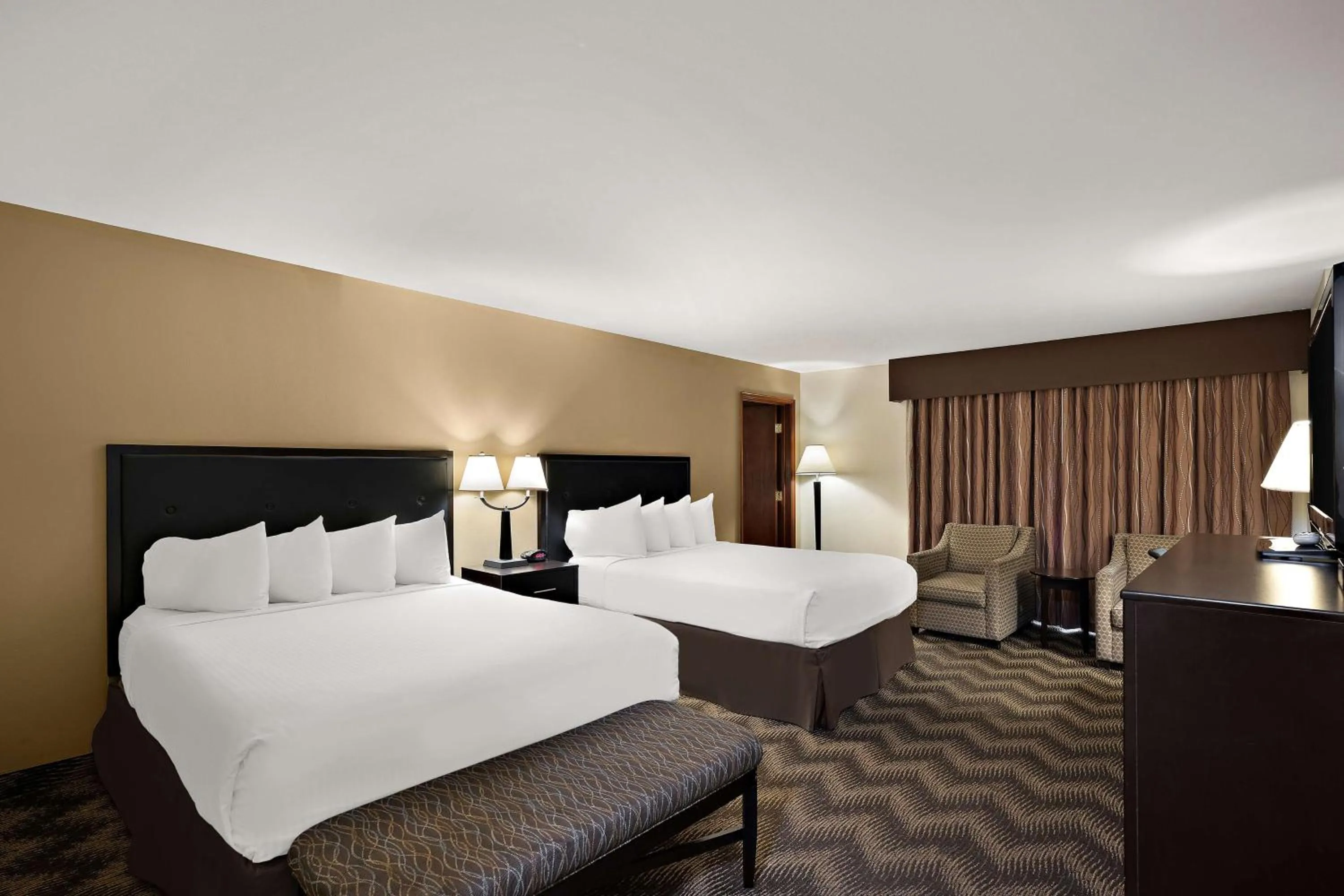 Photo of the whole room, Bed in Best Western Plus Gold Country Inn