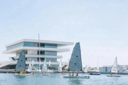 Property building in Apartamento con vistas a la Marina Real