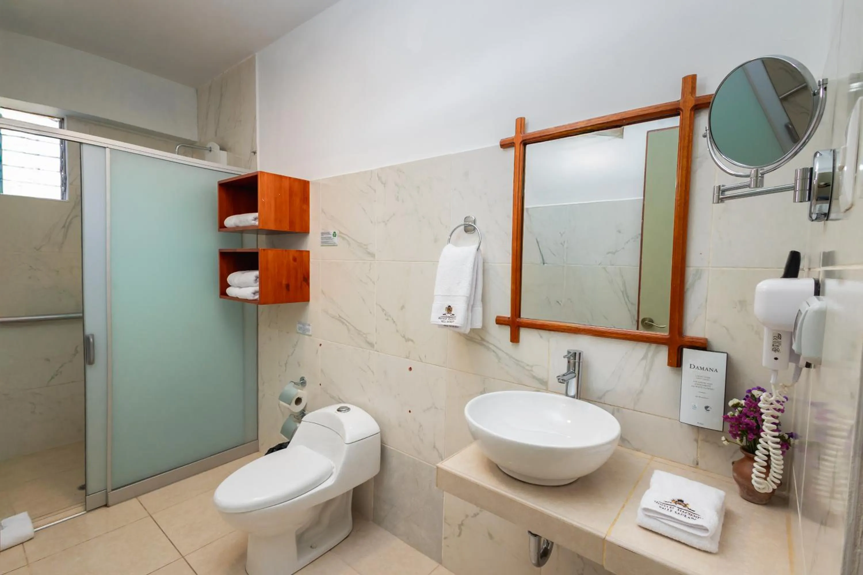 Shower in Hacienda del Valle Sagrado