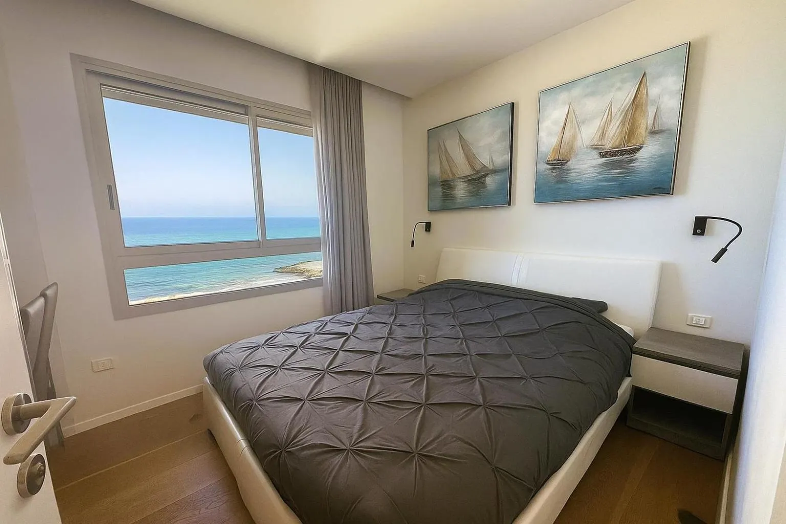 Bedroom, Bed in Luxurious Beach apartments