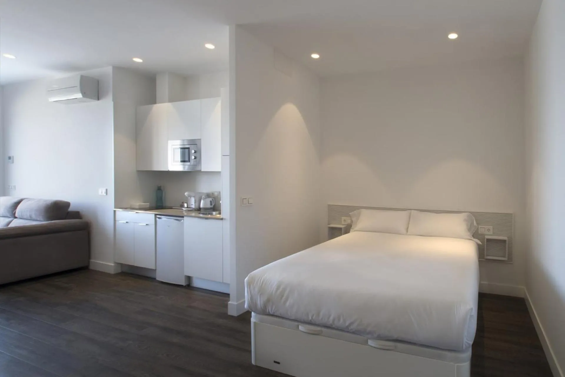 Bed in Apartamentos Good Duke by Egona