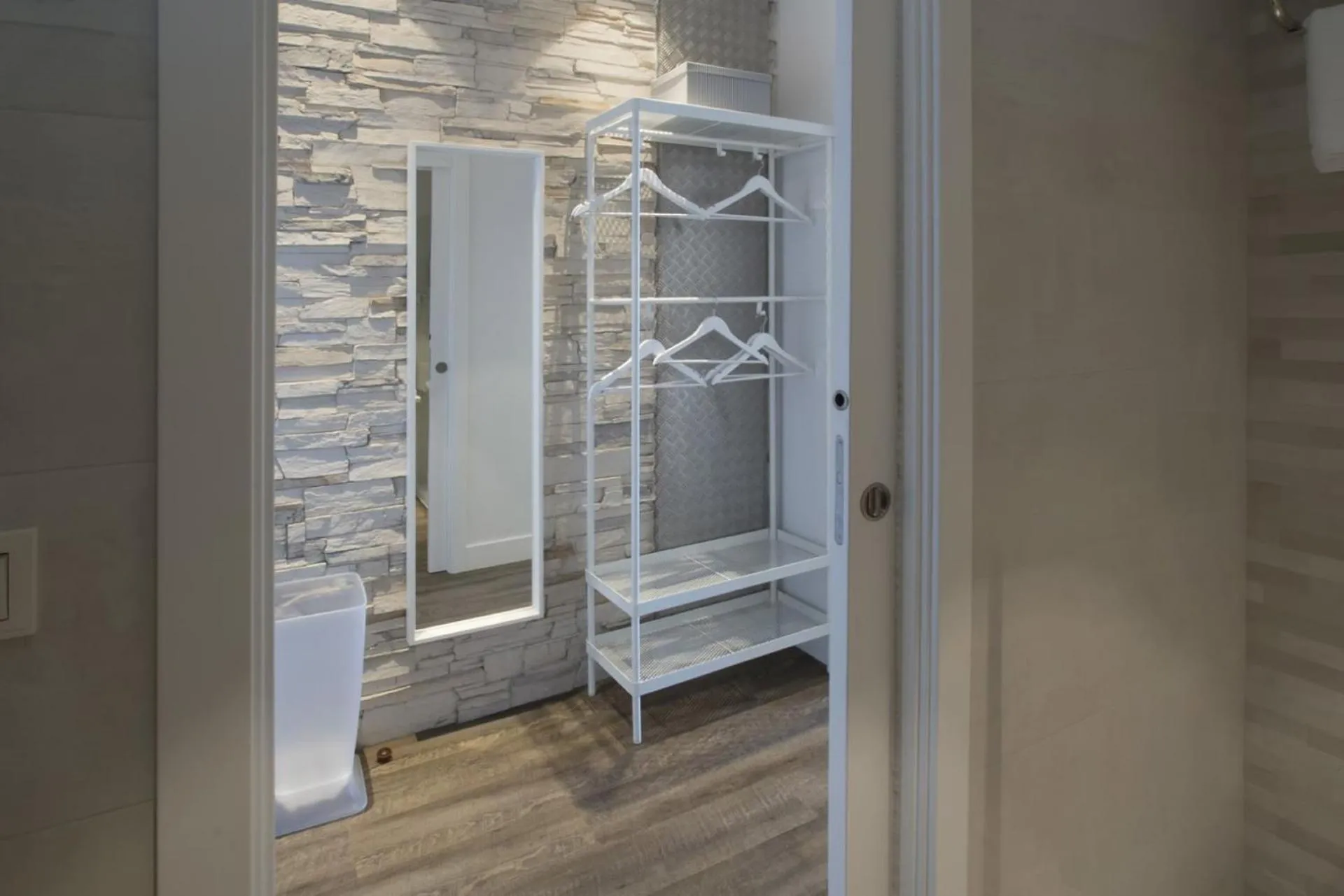 Decorative detail in Apartamentos Good Duke by Egona