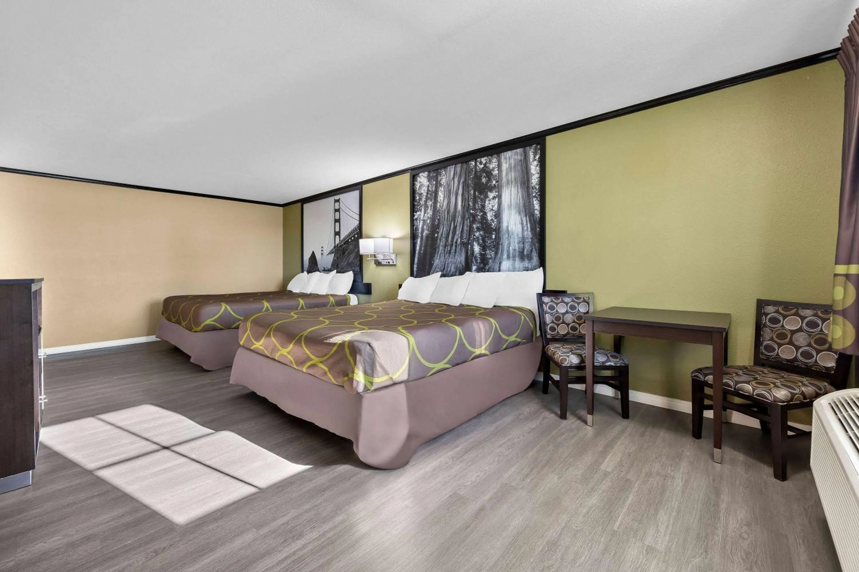 Bed in Super 8 by Wyndham Crescent City