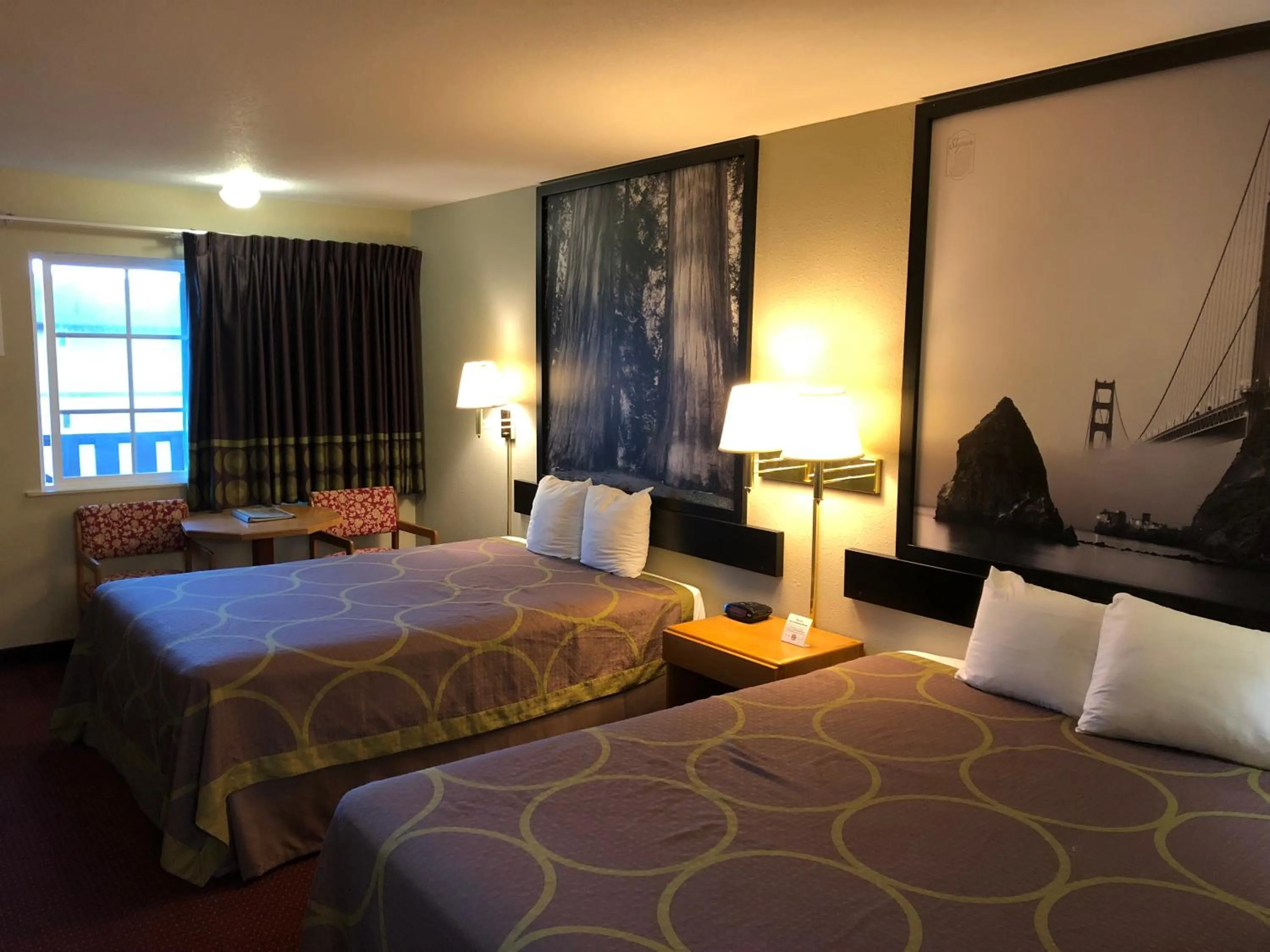 Bedroom, Bed in Super 8 by Wyndham Crescent City