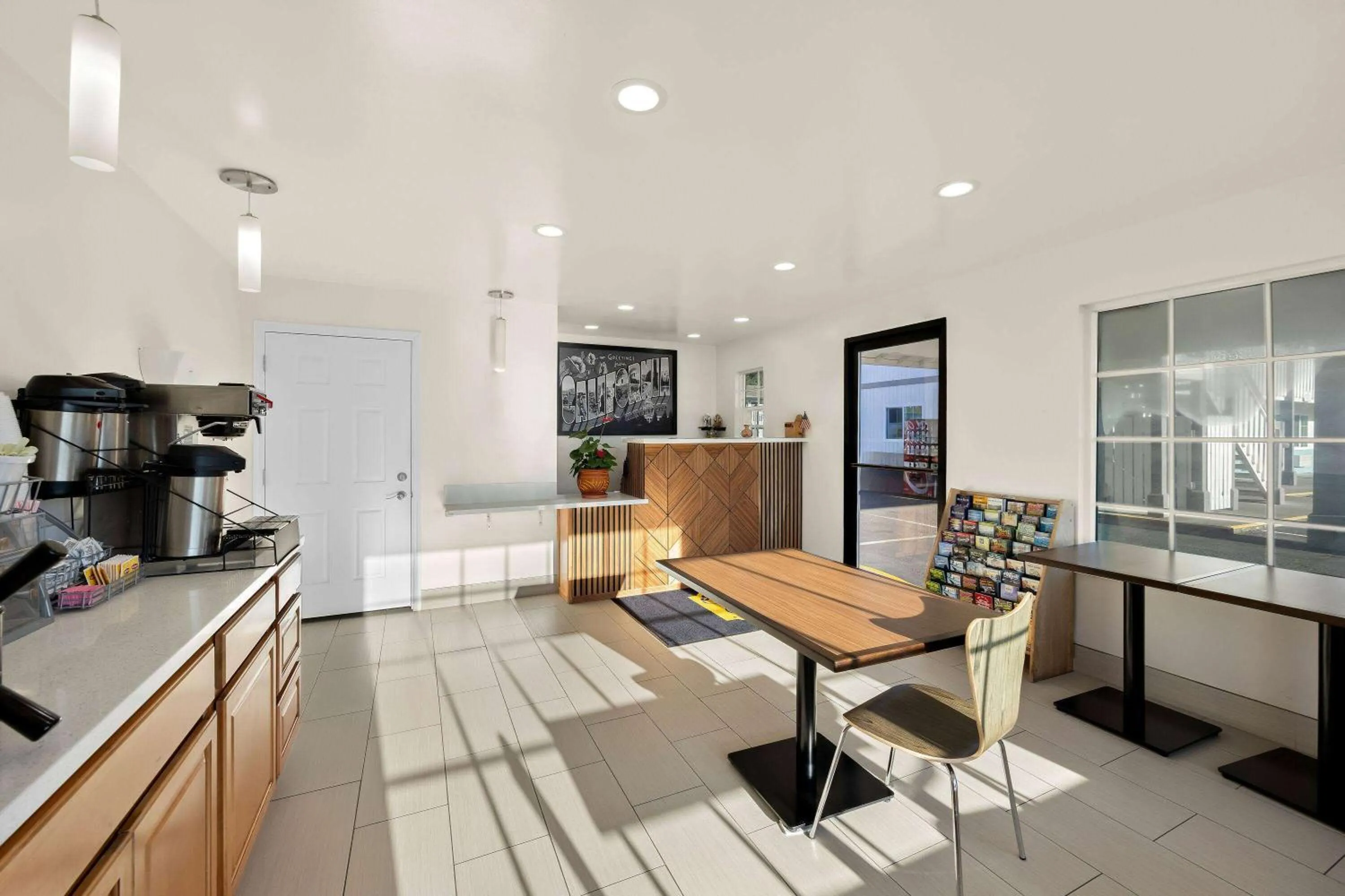 Lobby or reception in Super 8 by Wyndham Crescent City