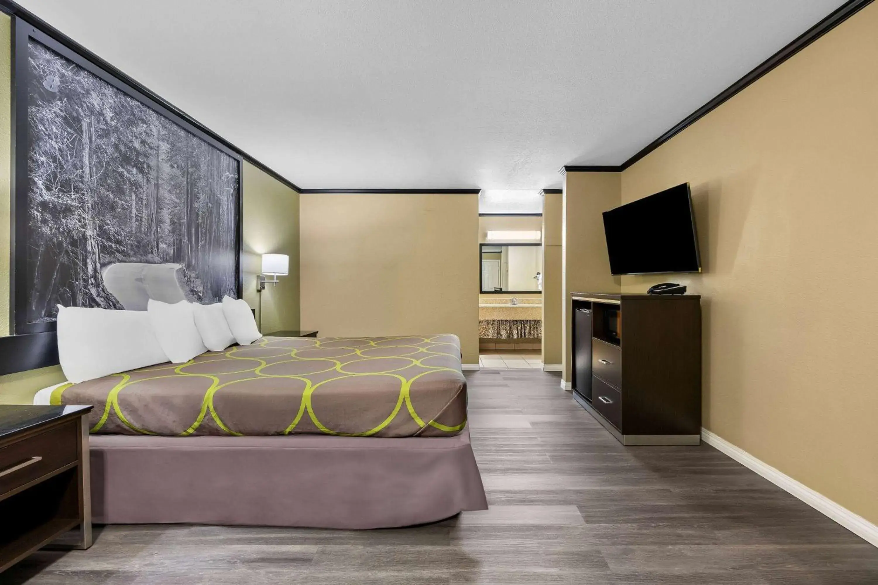 King Room with Mobility/Hearing Impaired Access - Non-Smoking in Super 8 by Wyndham Crescent City King Room with Mobility/Hearing Impaired Access - Non-Smoking in Super 8 by Wyndham Crescent City