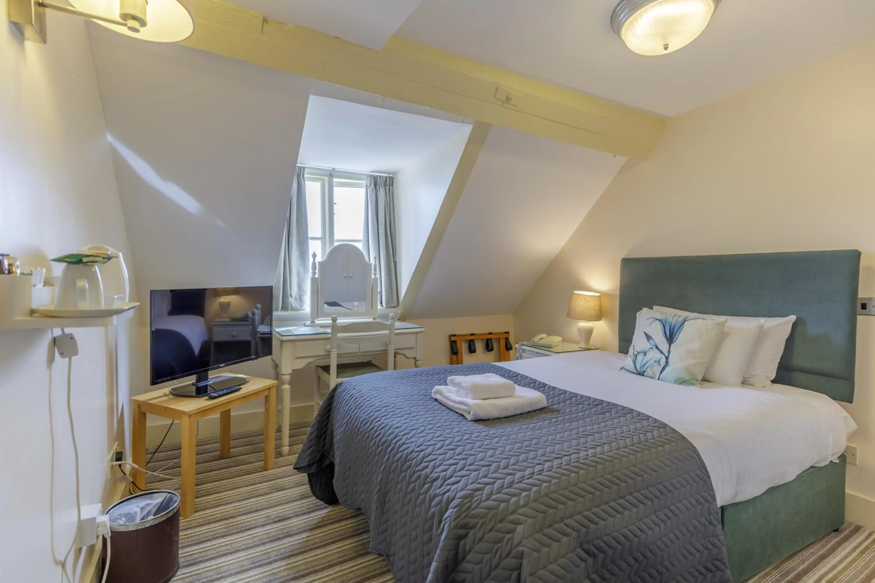 TV and multimedia, Bed in Swan Revived Hotel