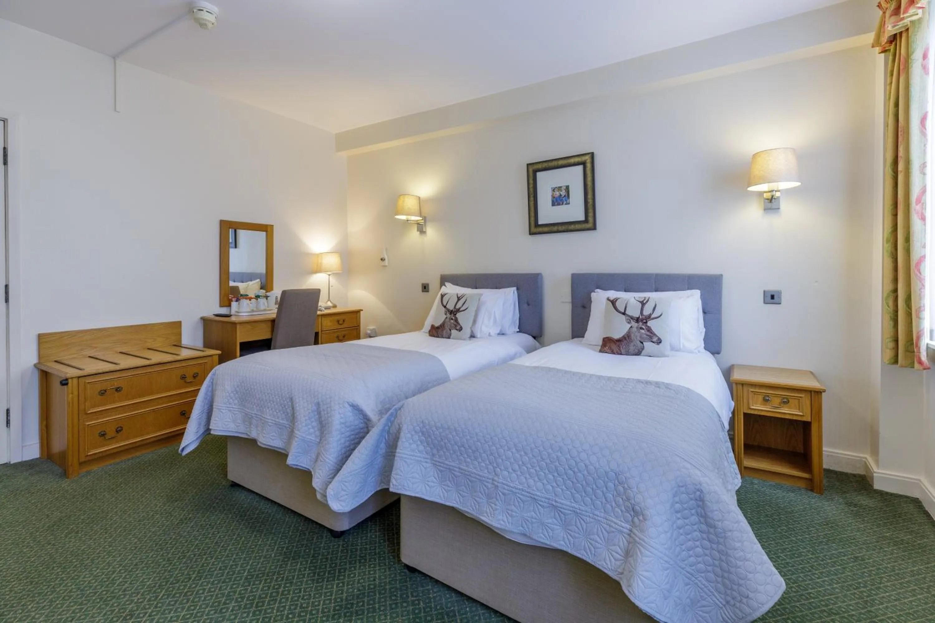 Bedroom, Bed in Swan Revived Hotel