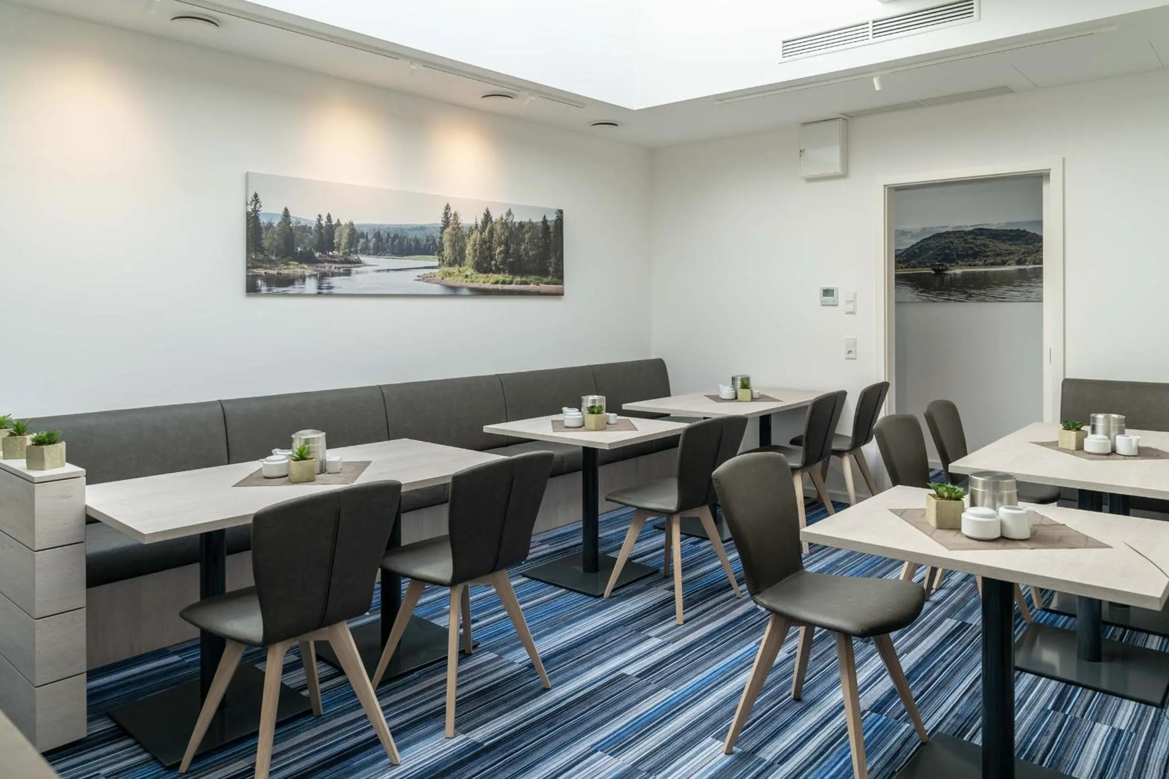 Restaurant/places to eat in Hotel Lumi