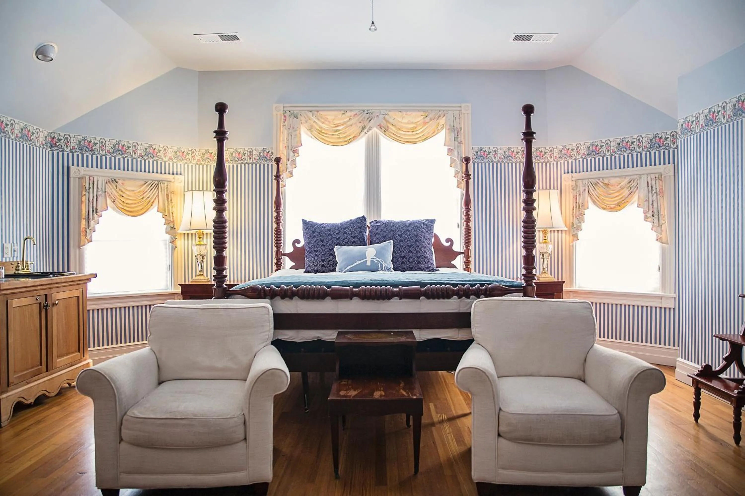 Photo of the whole room in The Beaufort Inn