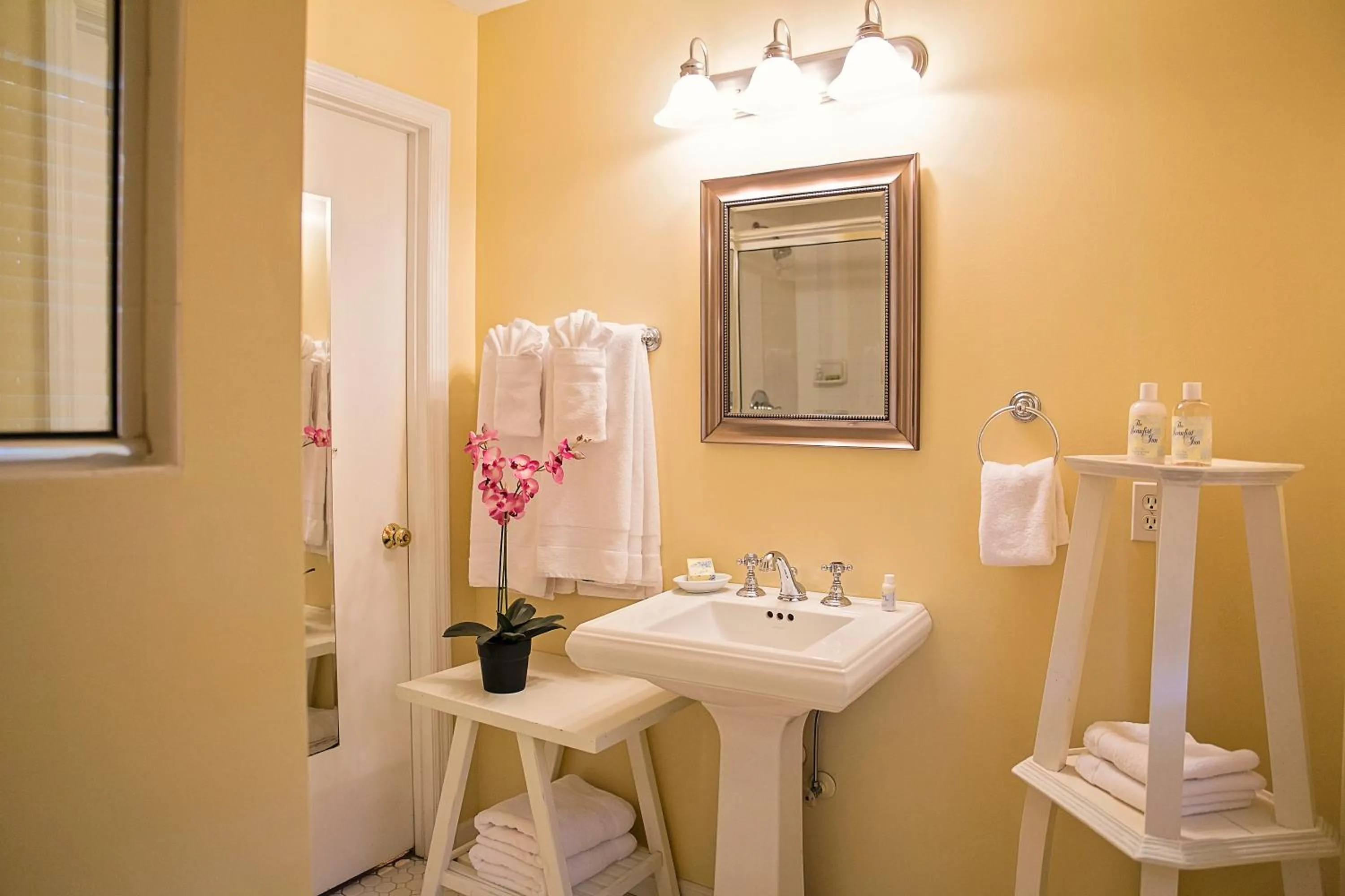Bathroom in The Beaufort Inn