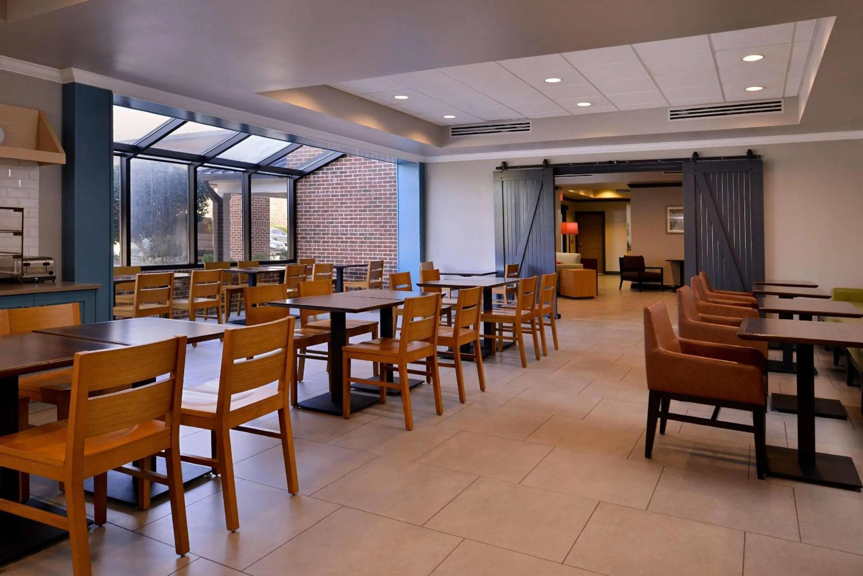 Breakfast in Country Inn & Suites by Radisson Raleigh-Durham Airport NC