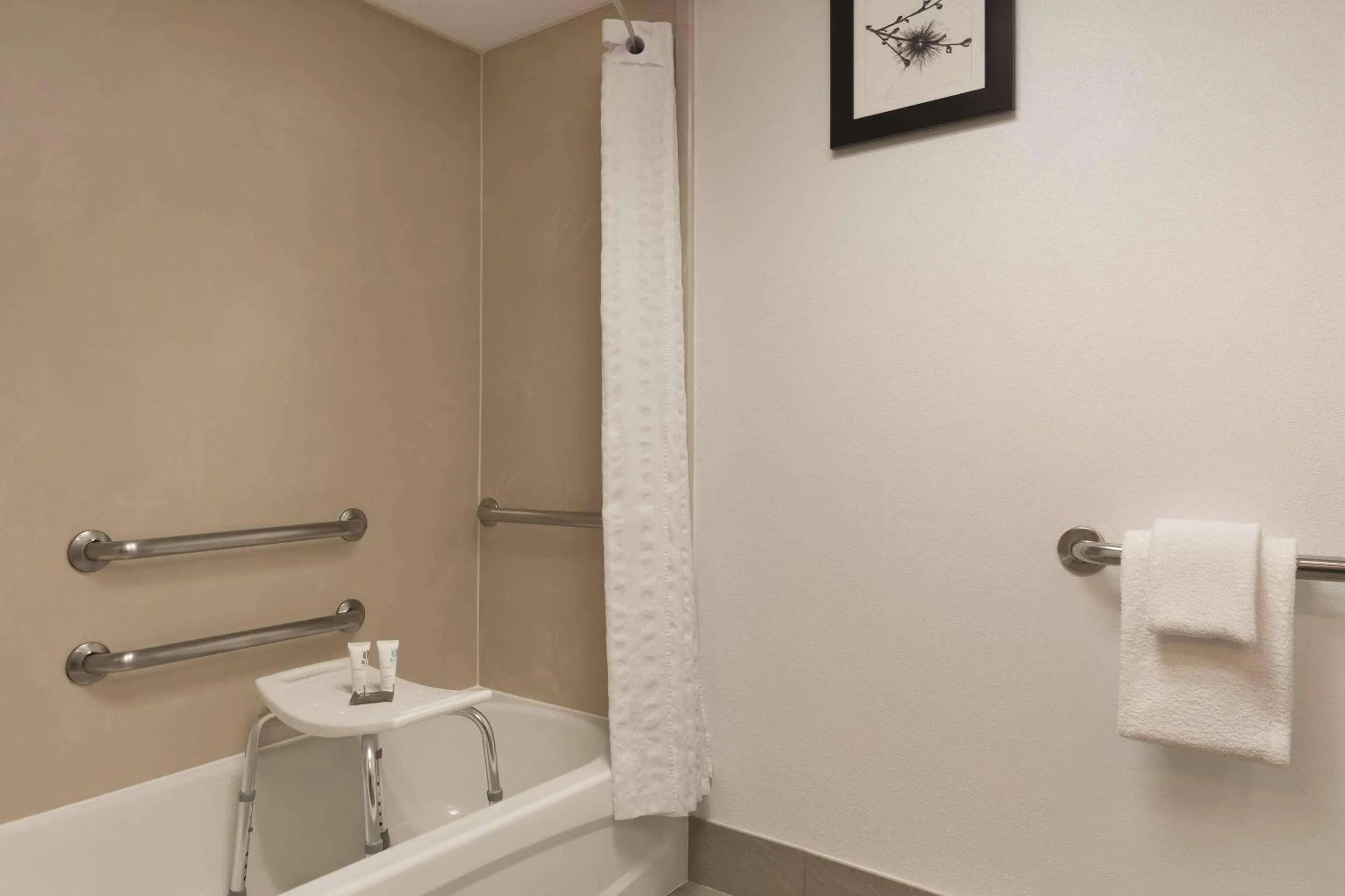 Bedroom in Country Inn & Suites by Radisson Raleigh-Durham Airport NC