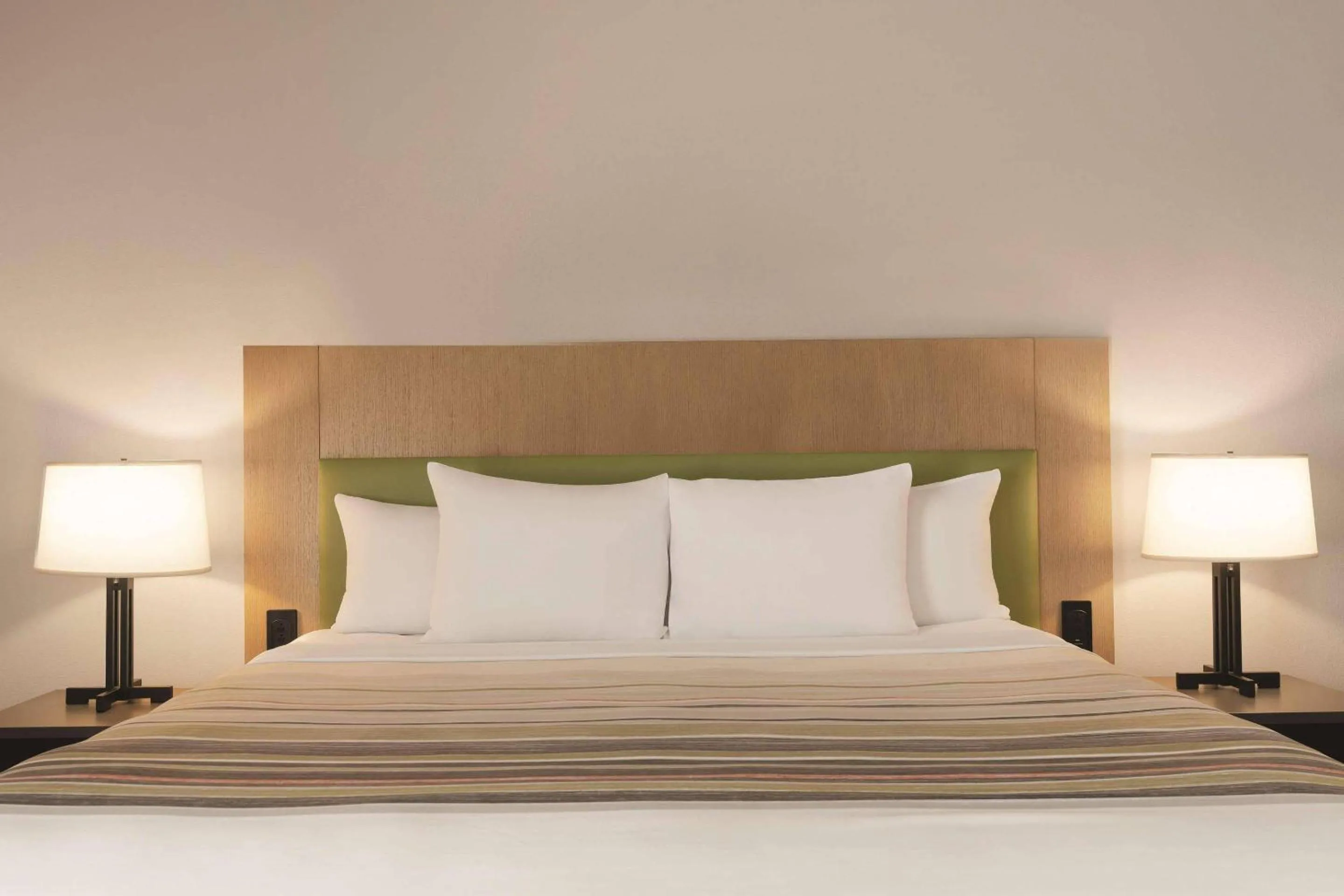 Bedroom, Bed in Country Inn & Suites by Radisson Raleigh-Durham Airport NC