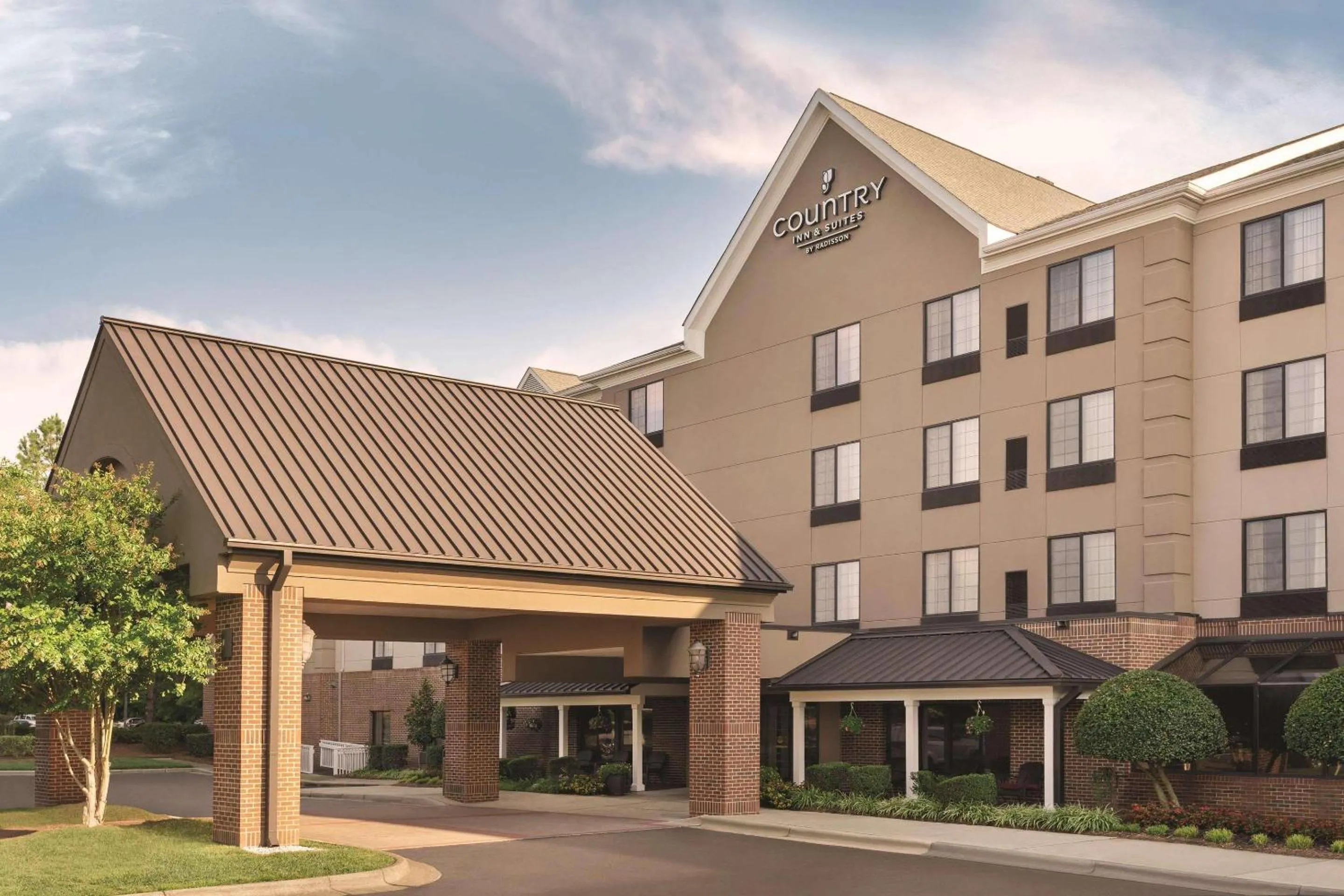 Property building in Country Inn & Suites by Radisson Raleigh-Durham Airport NC