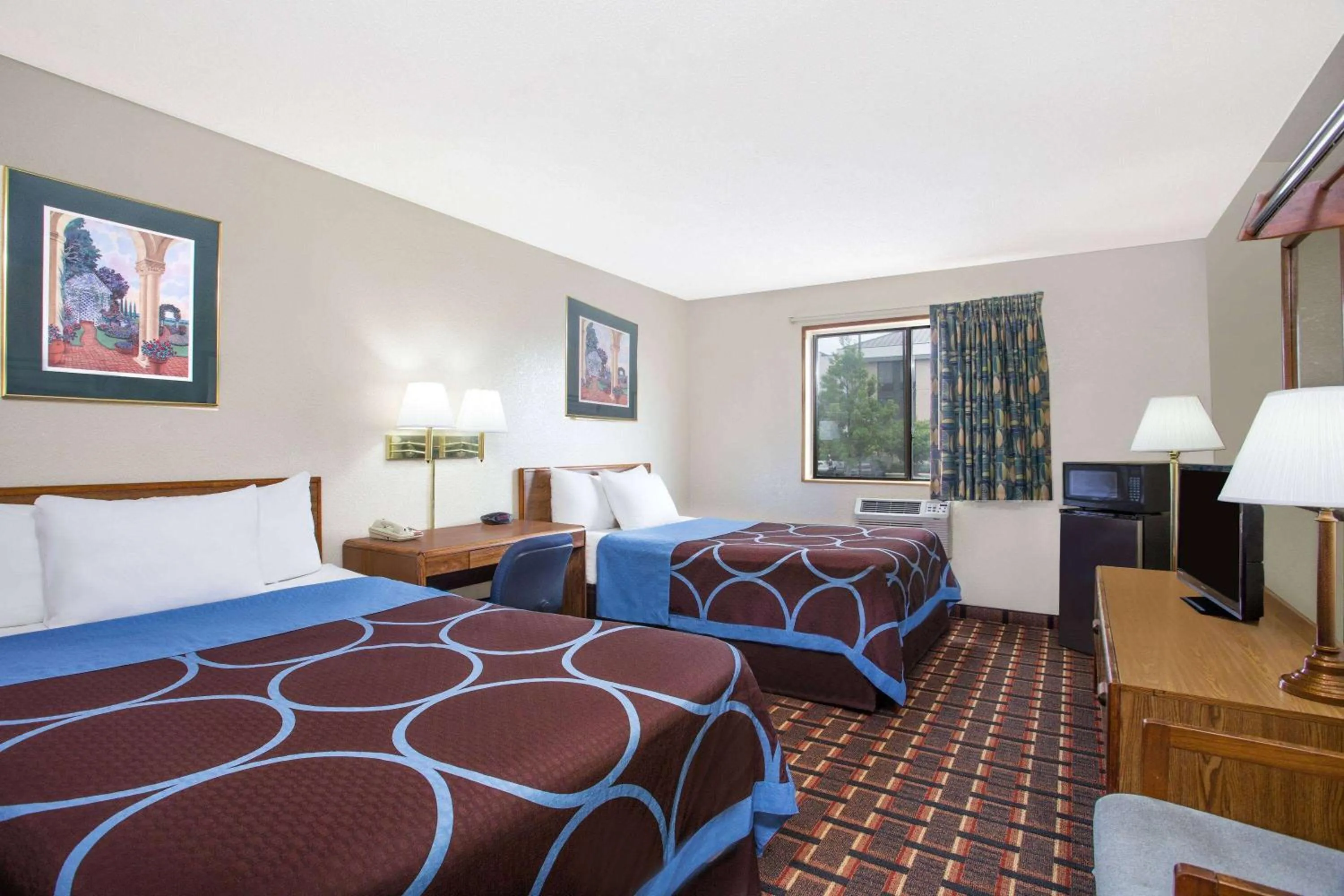 Photo of the whole room, Bed in Super 8 by Wyndham Douglas