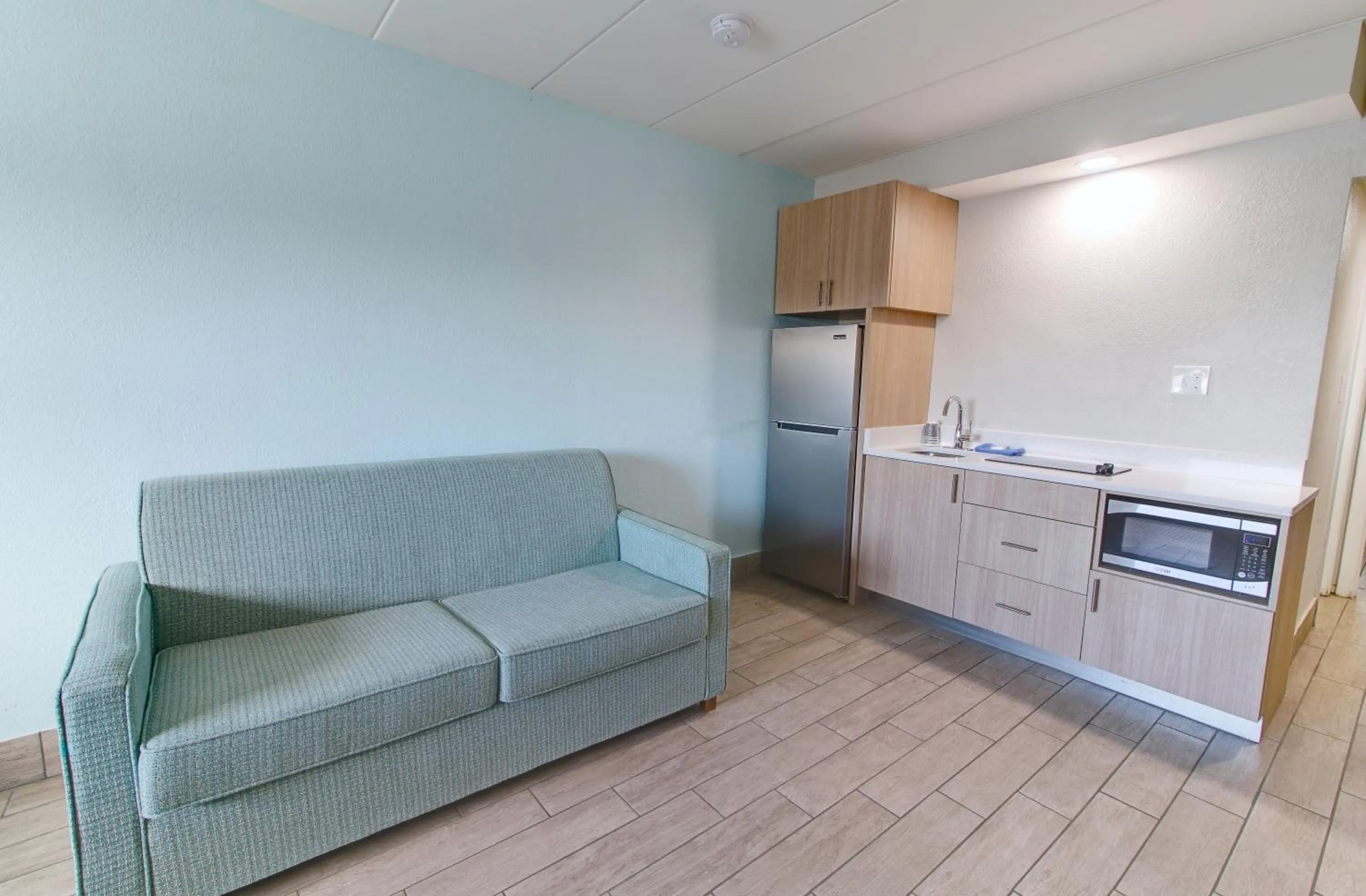 Kitchen or kitchenette in Seashire Inn & Suites