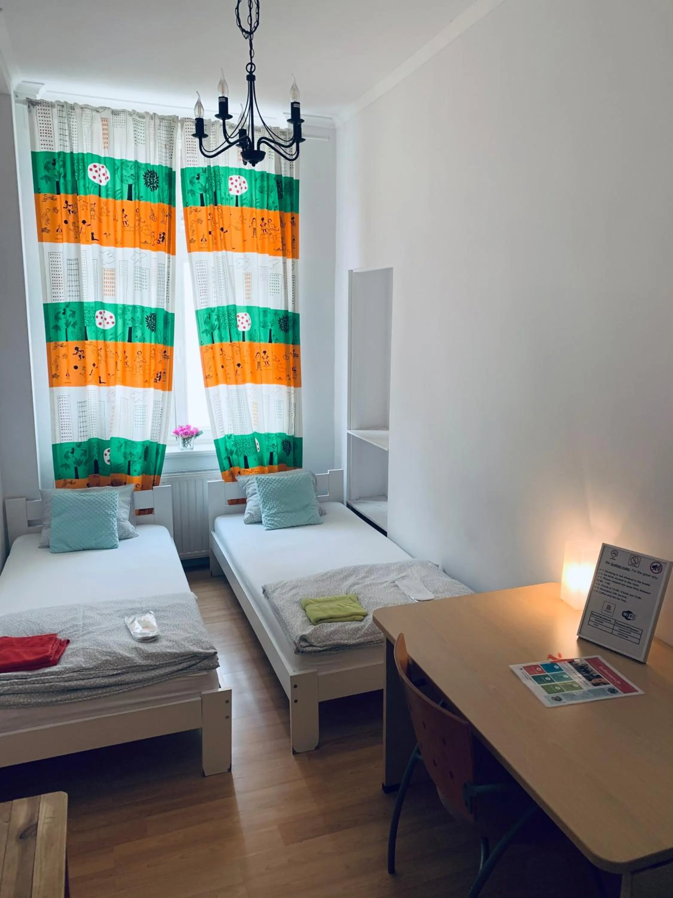 Twin Room with Shared Bathroom in Chilli Hostel