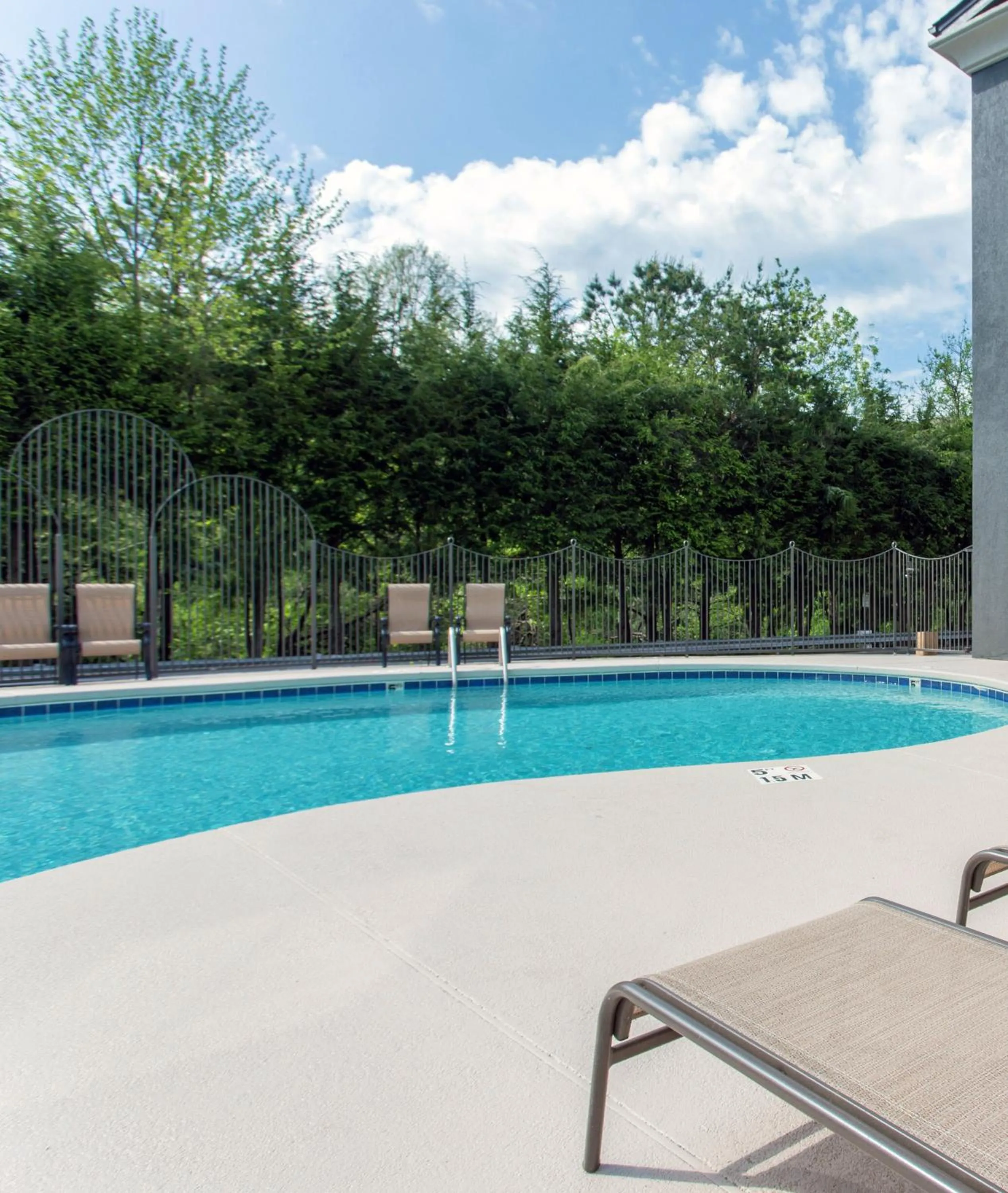 Swimming pool in Comfort Inn Asheville East-Blue Ridge Pkwy Access