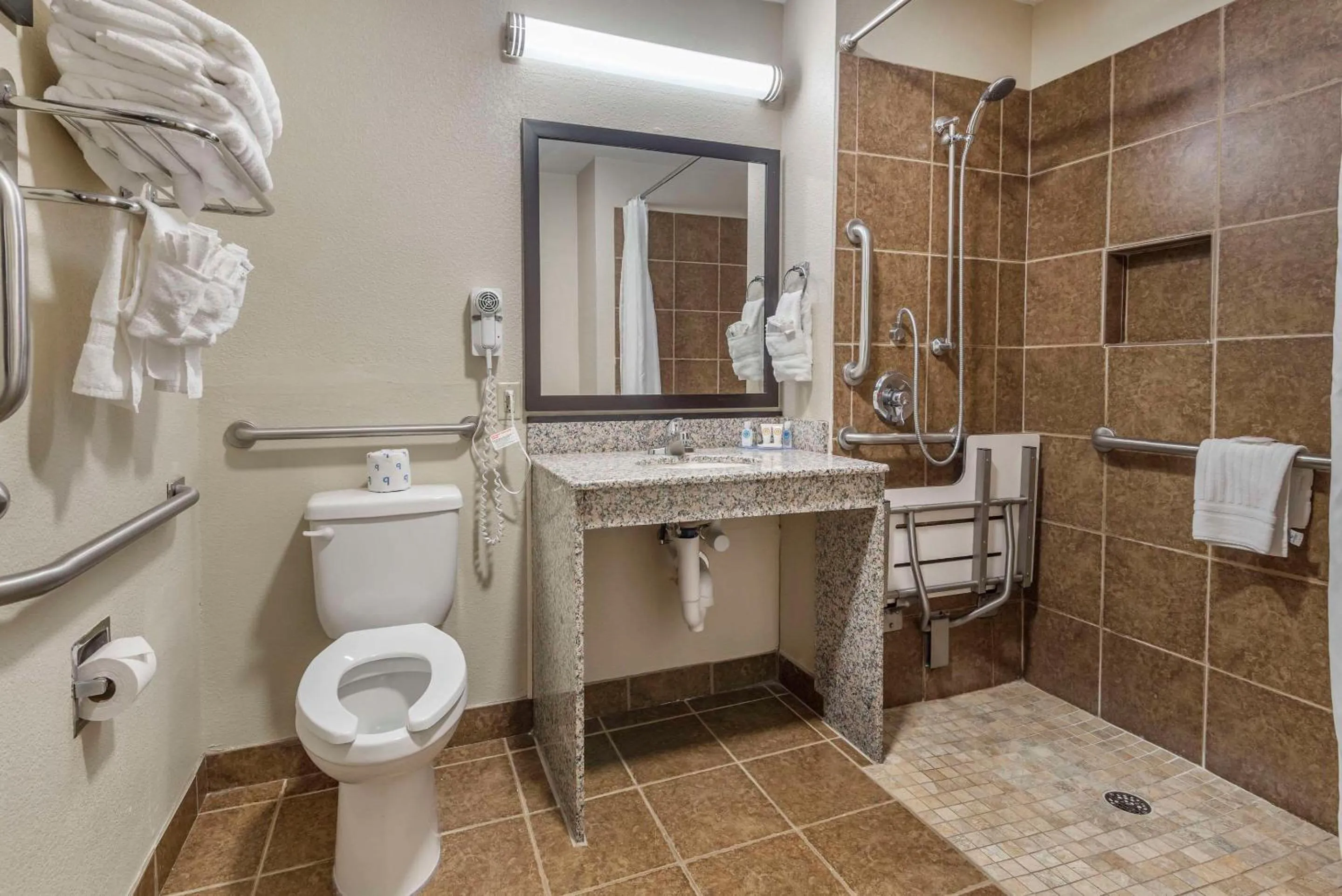 Bedroom in Comfort Inn Asheville East-Blue Ridge Pkwy Access