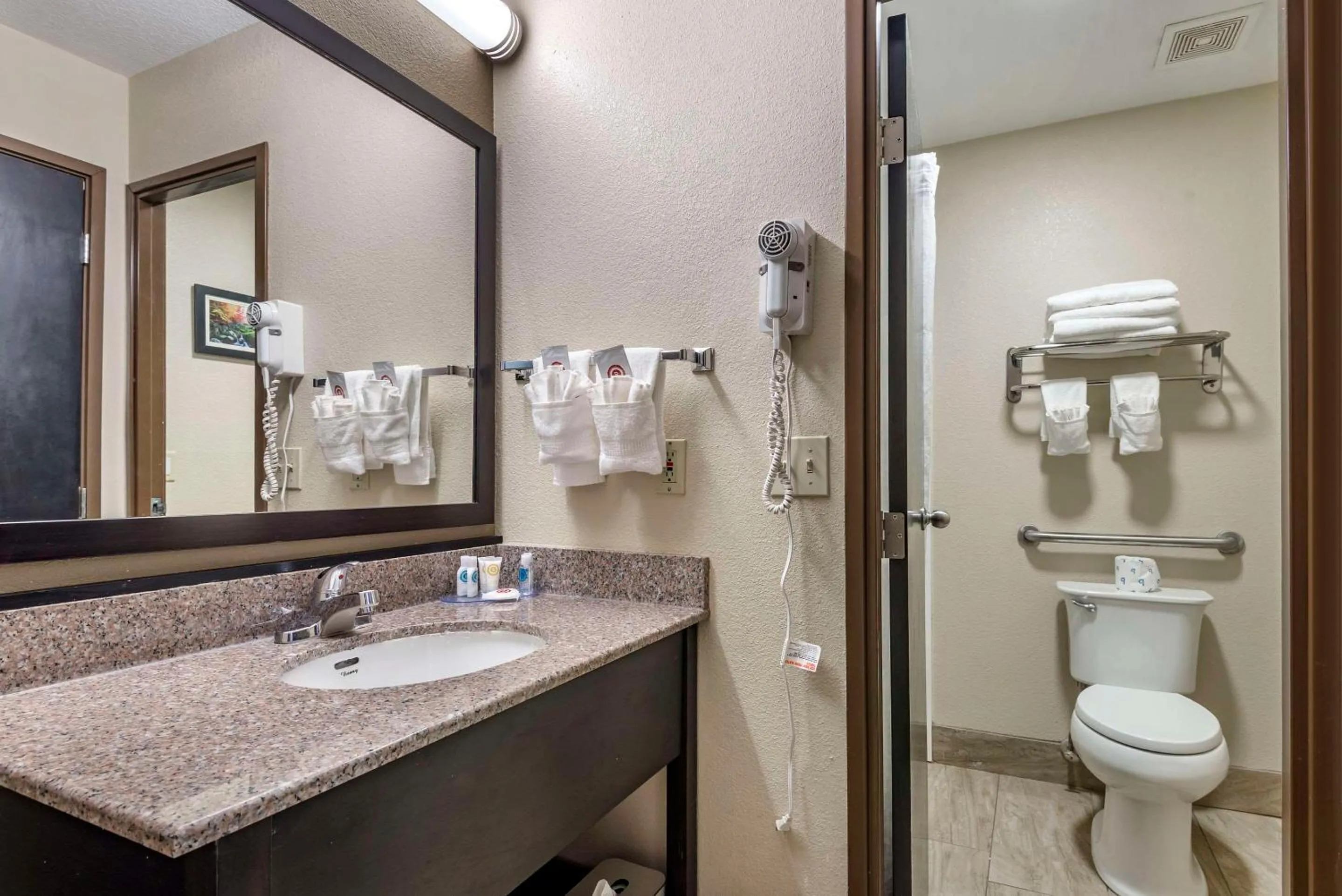 Bedroom in Comfort Inn Asheville East-Blue Ridge Pkwy Access