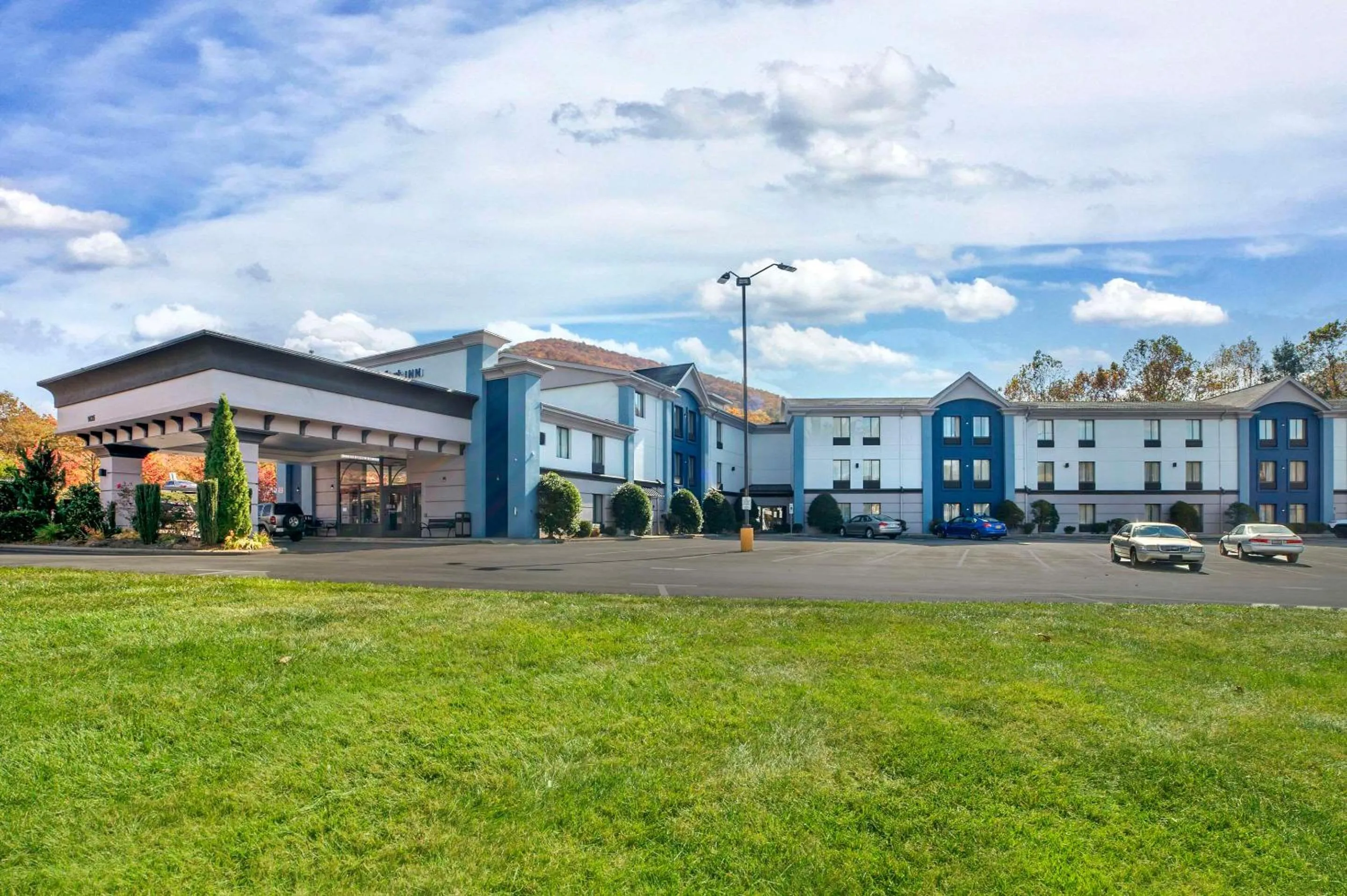 Property building in Comfort Inn Asheville East-Blue Ridge Pkwy Access