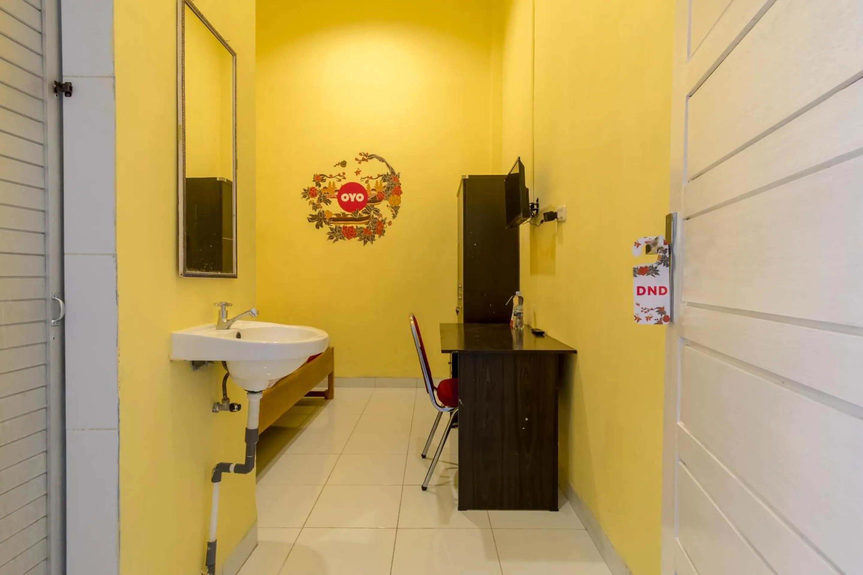 Bedroom, Bathroom in OYO 447 Hutasimo Residence