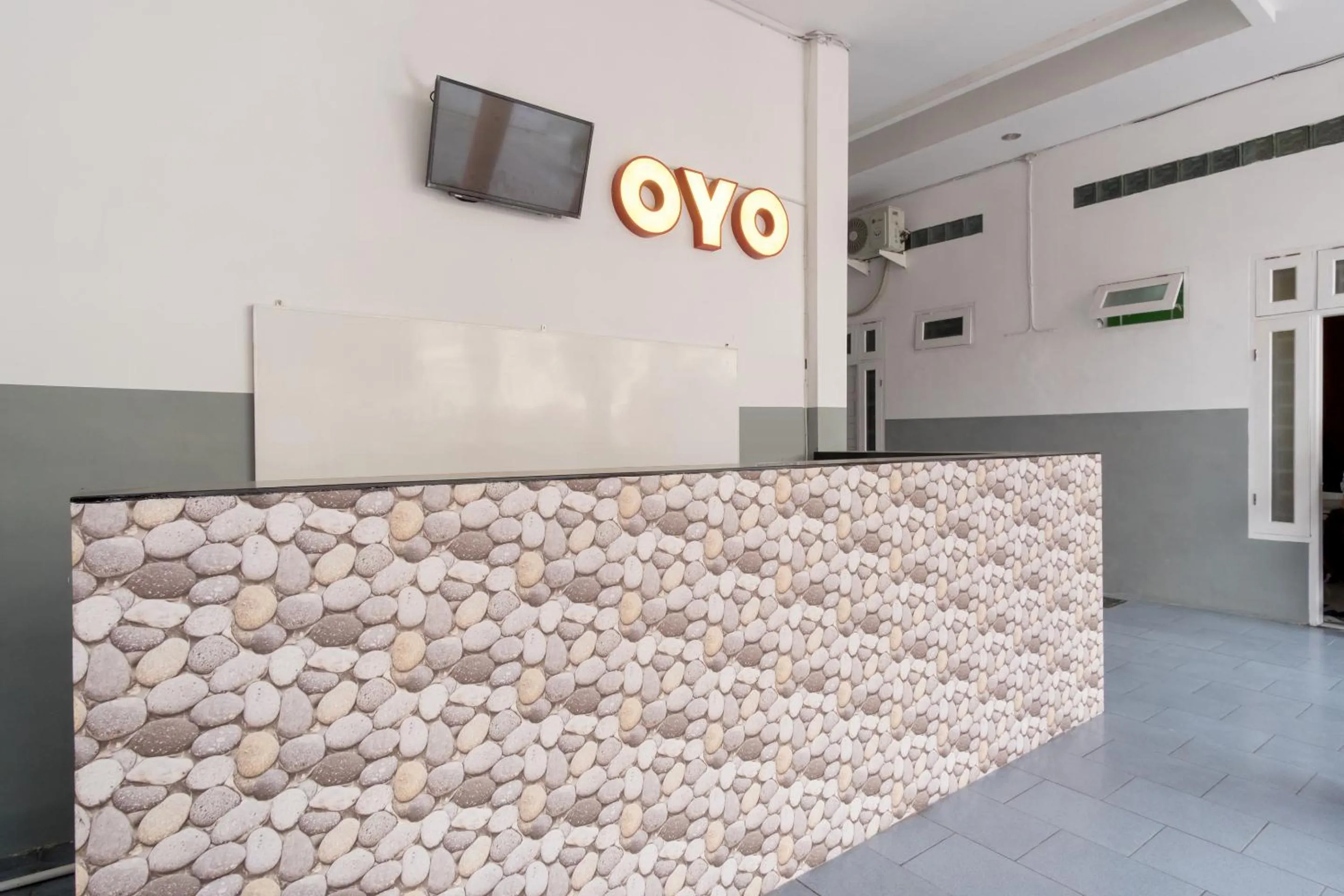 Lobby or reception in OYO 447 Hutasimo Residence