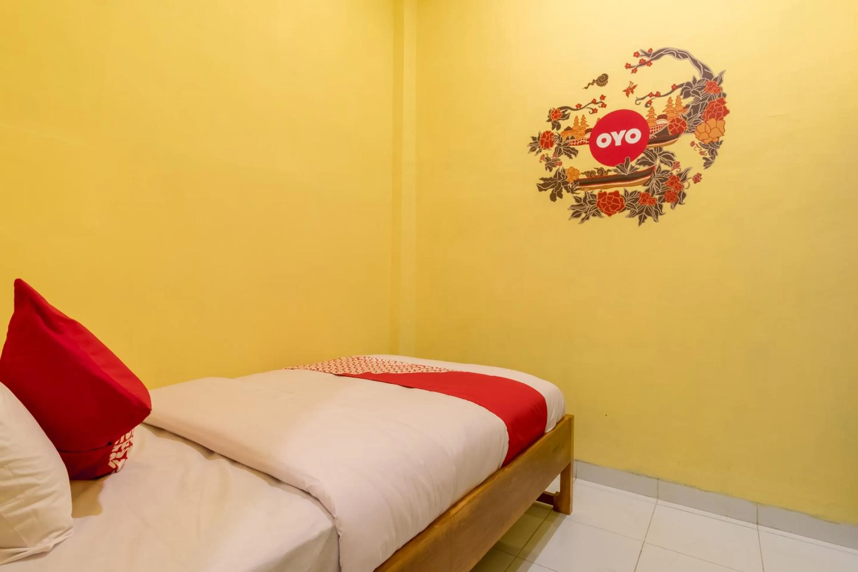 Bedroom in OYO 447 Hutasimo Residence