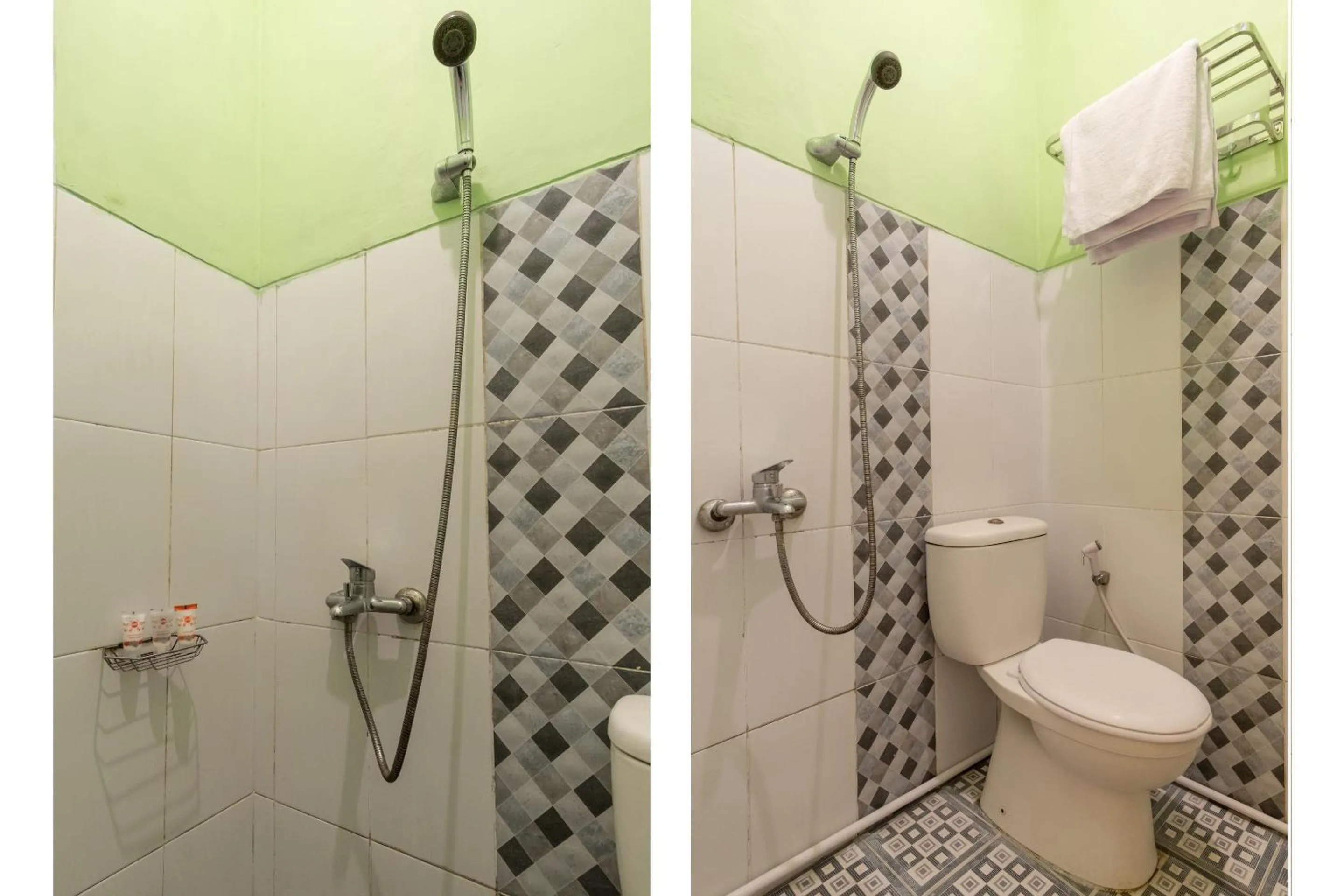 Bathroom in OYO 447 Hutasimo Residence