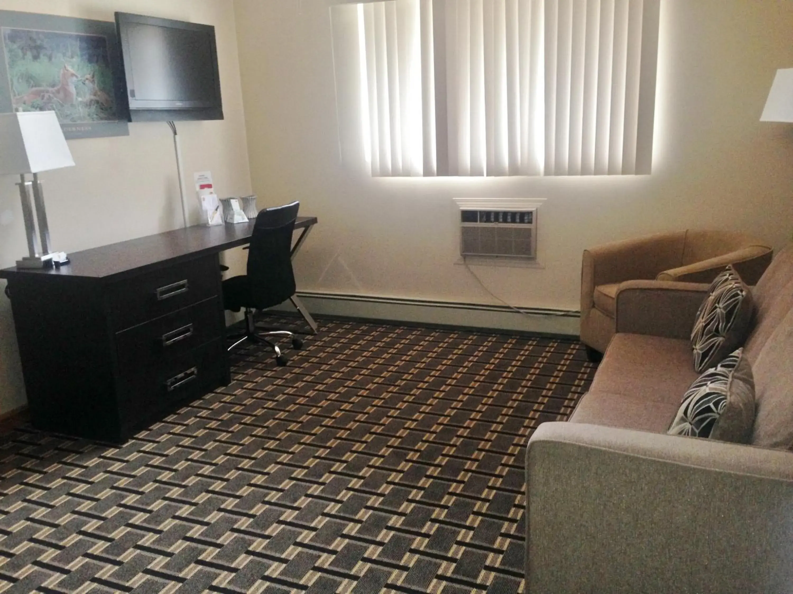 Deluxe Queen Studio with Two Queen Beds - Non-Smoking in Super 8 by Wyndham Valemount Deluxe Queen Studio with Two Queen Beds - Non-Smoking in Super 8 by Wyndham Valemount