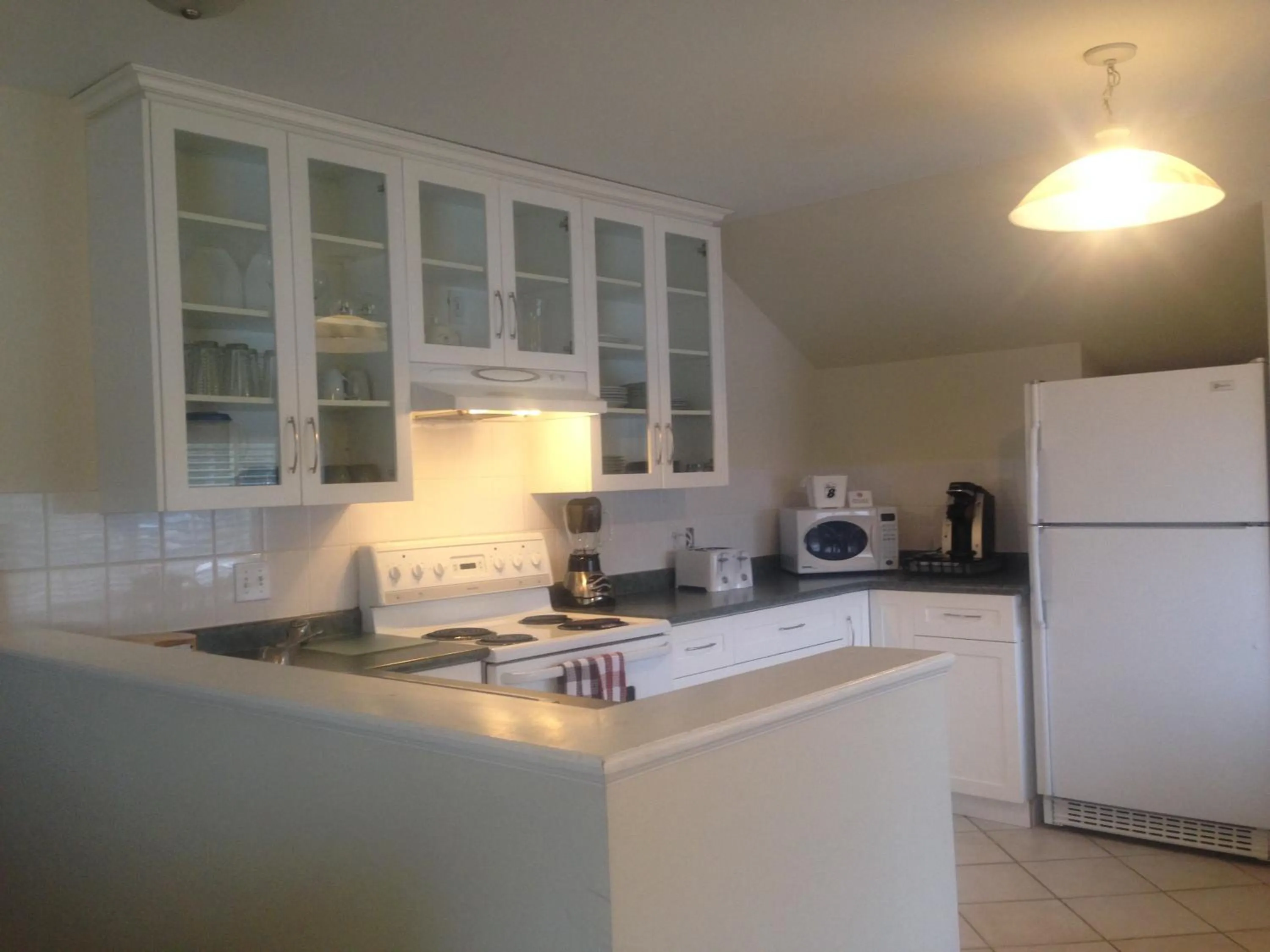 Kitchen or kitchenette in Super 8 by Wyndham Valemount