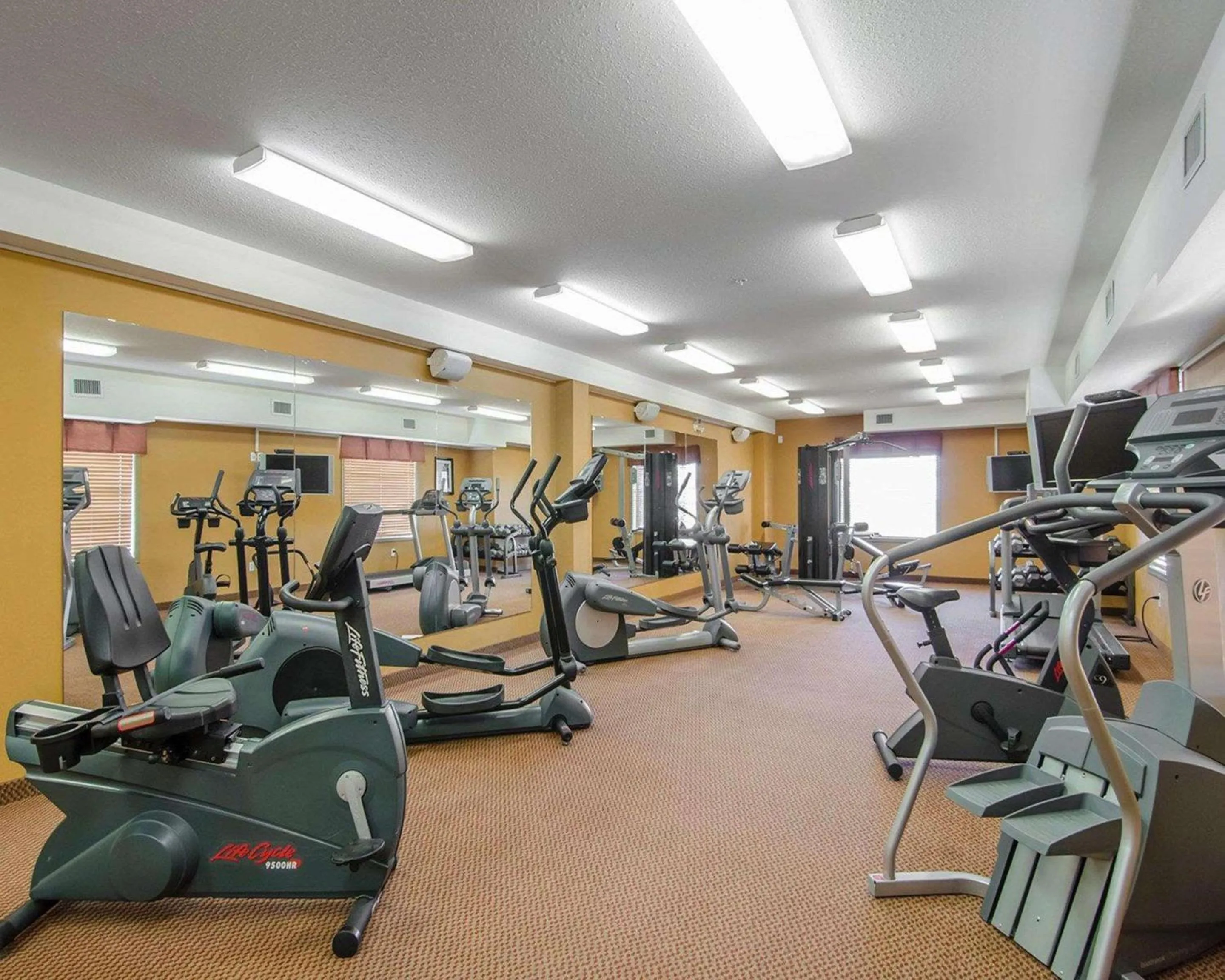 Fitness centre/facilities in Quality Inn & Suites