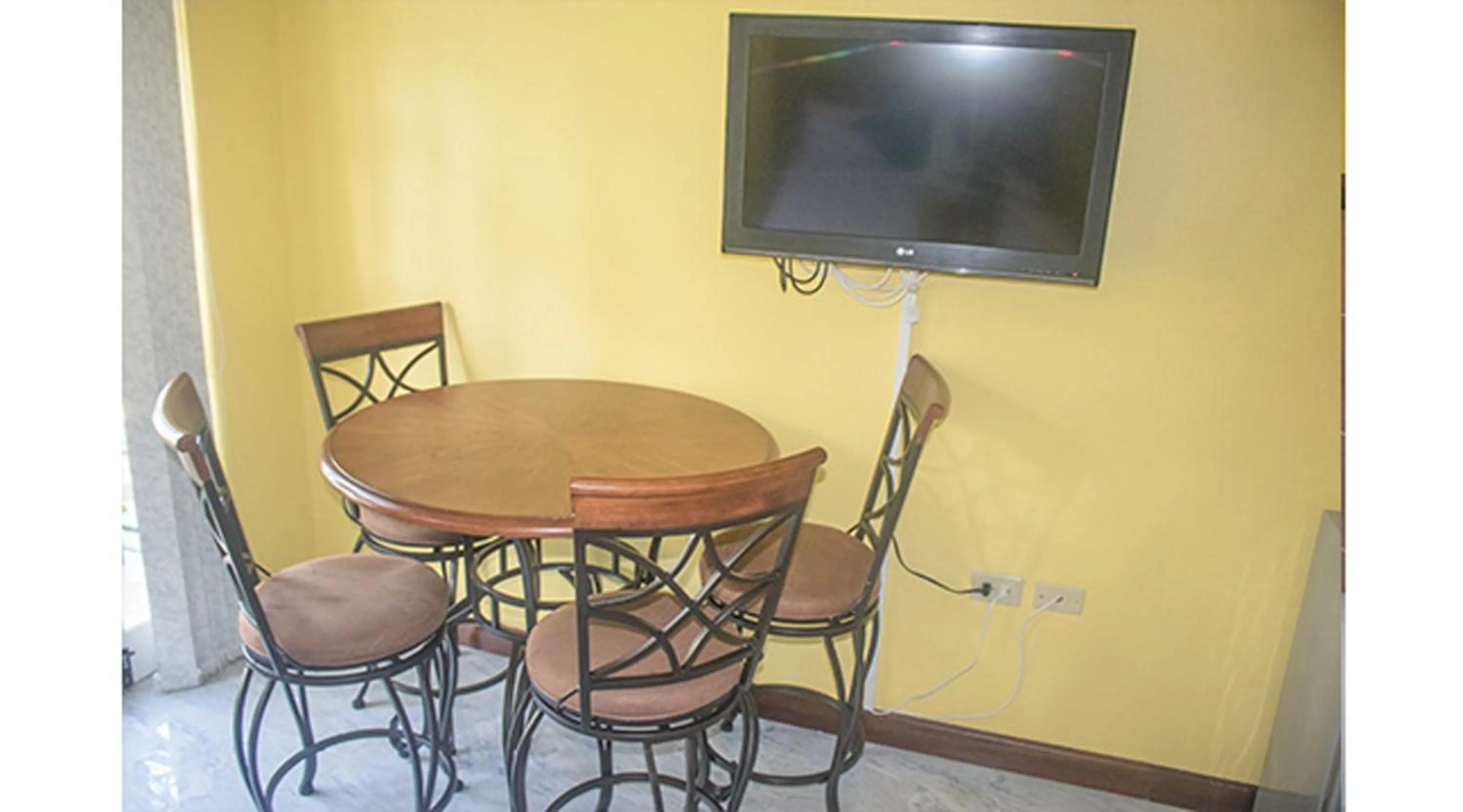 TV and multimedia in Conch Shell Beach Studio @ Sandcastles