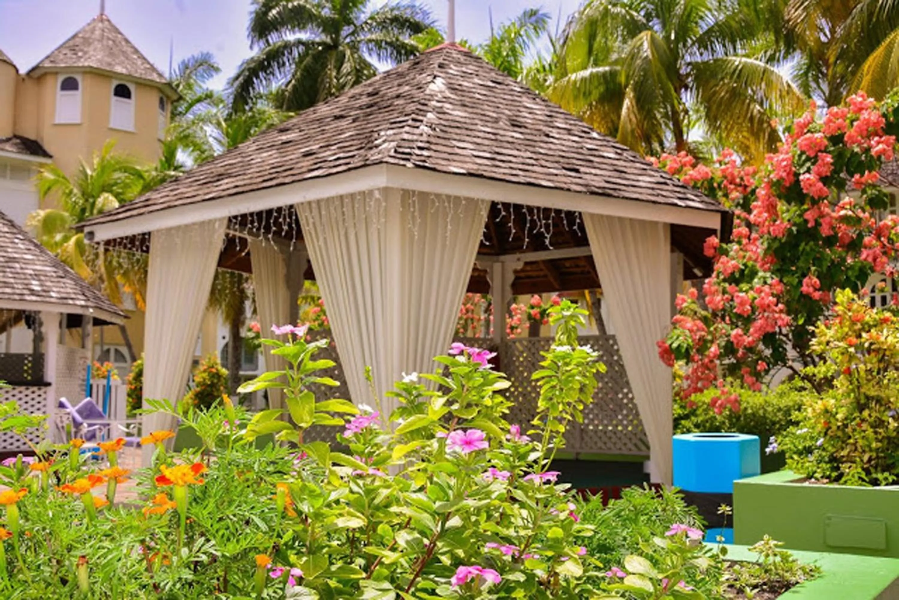 Property building in Conch Shell Beach Studio @ Sandcastles