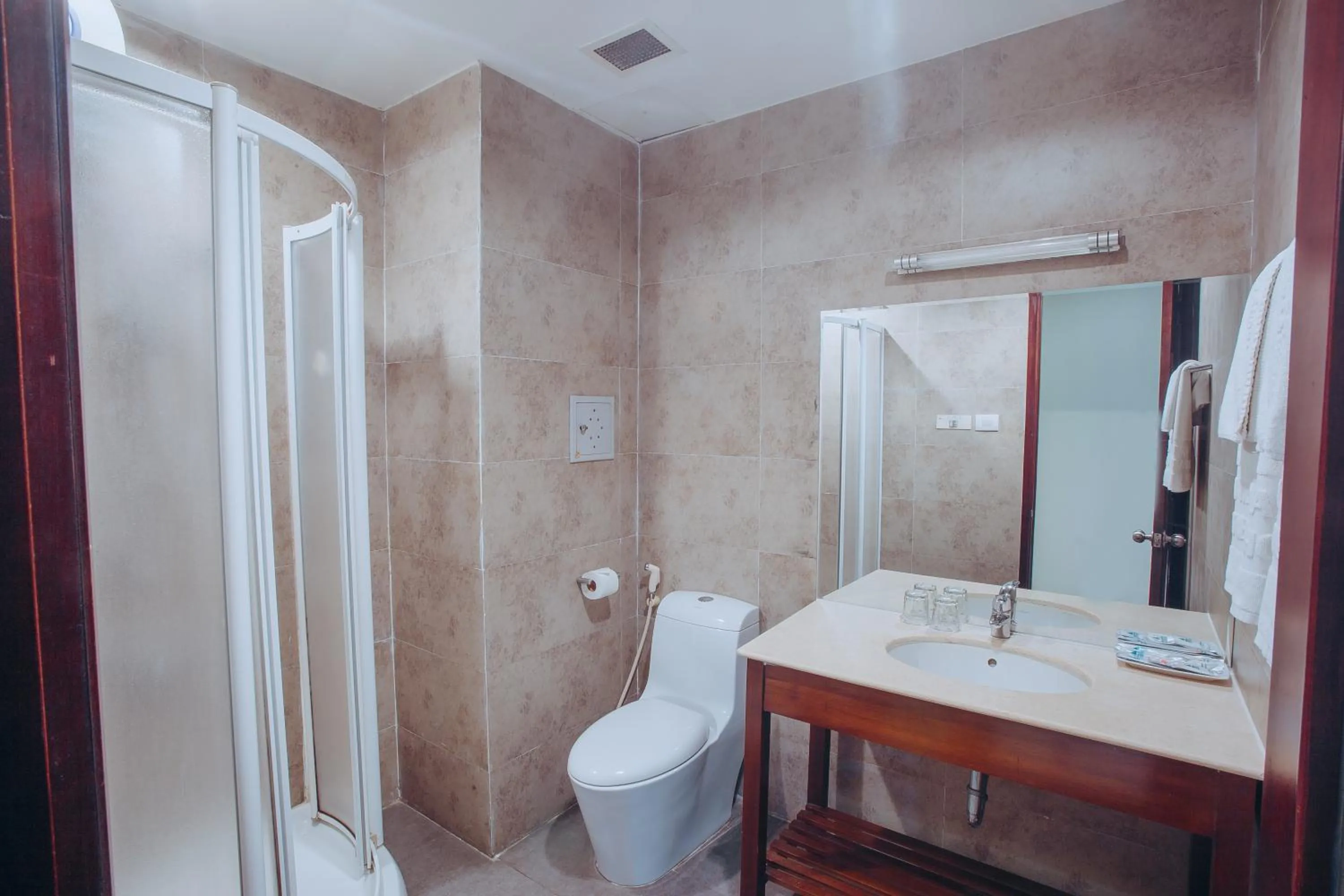 Bathroom in Vinh Trung Plaza Hotel