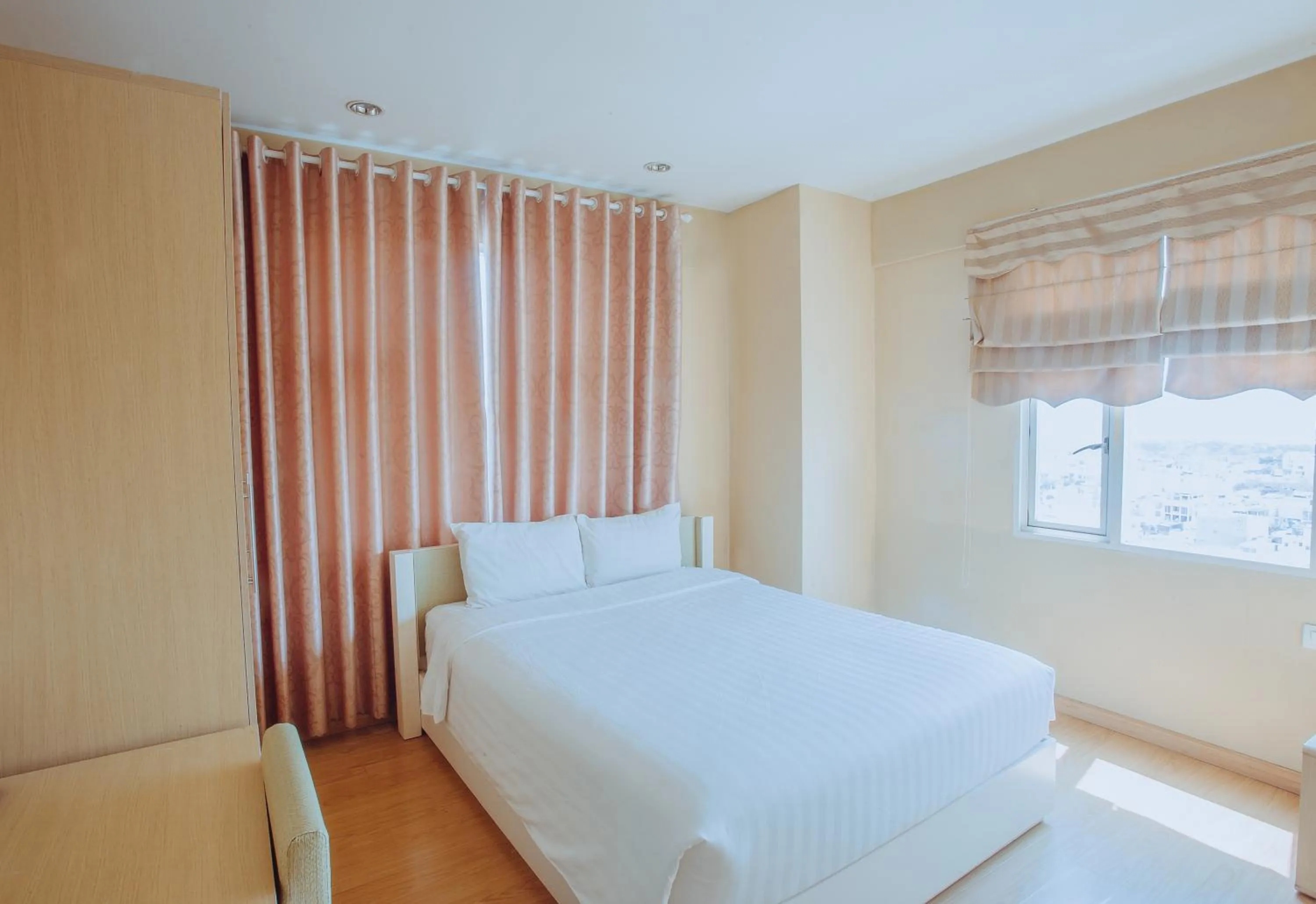 Bed in Vinh Trung Plaza Hotel