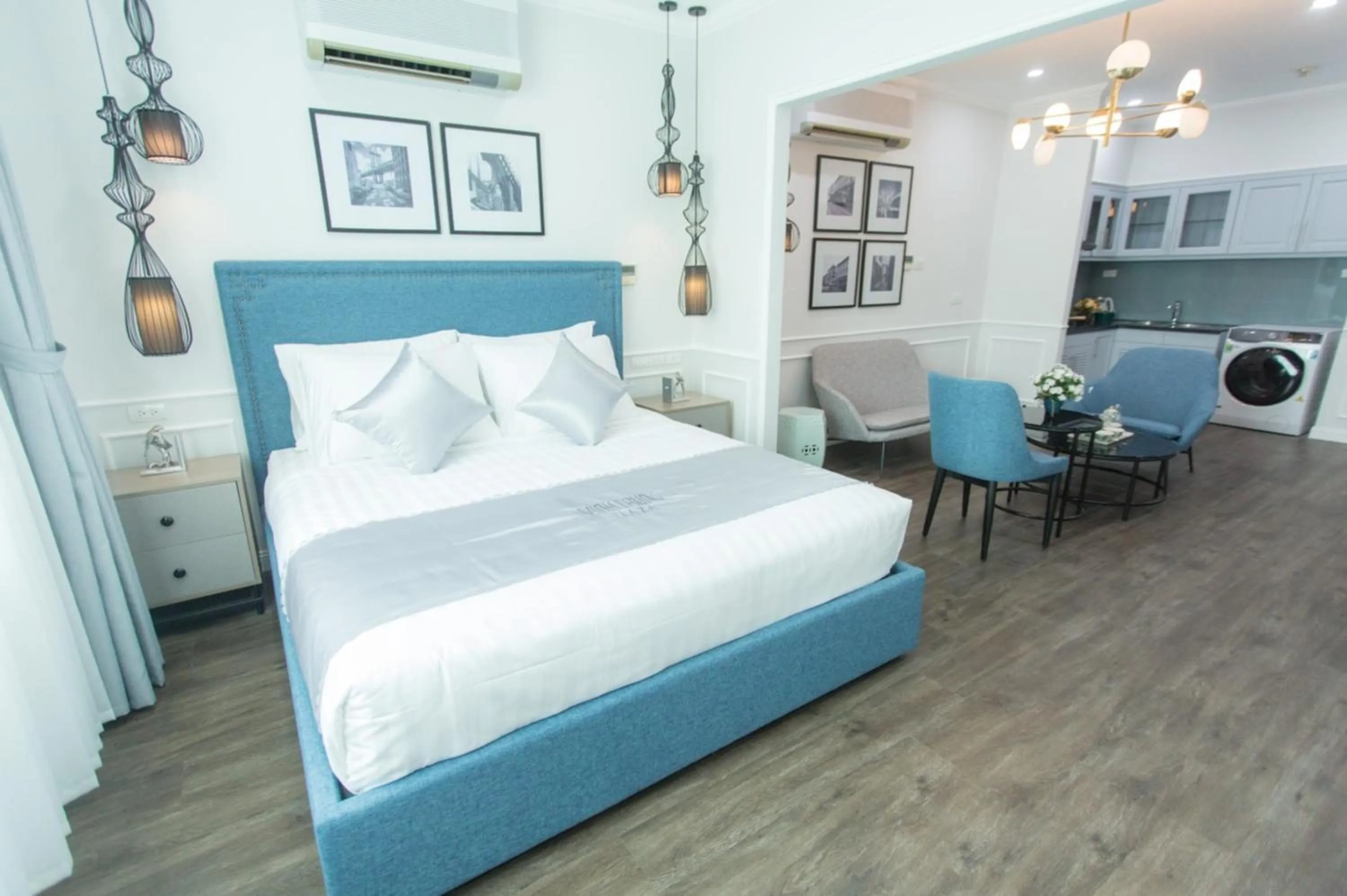 Bedroom, Bed in Vinh Trung Plaza Hotel