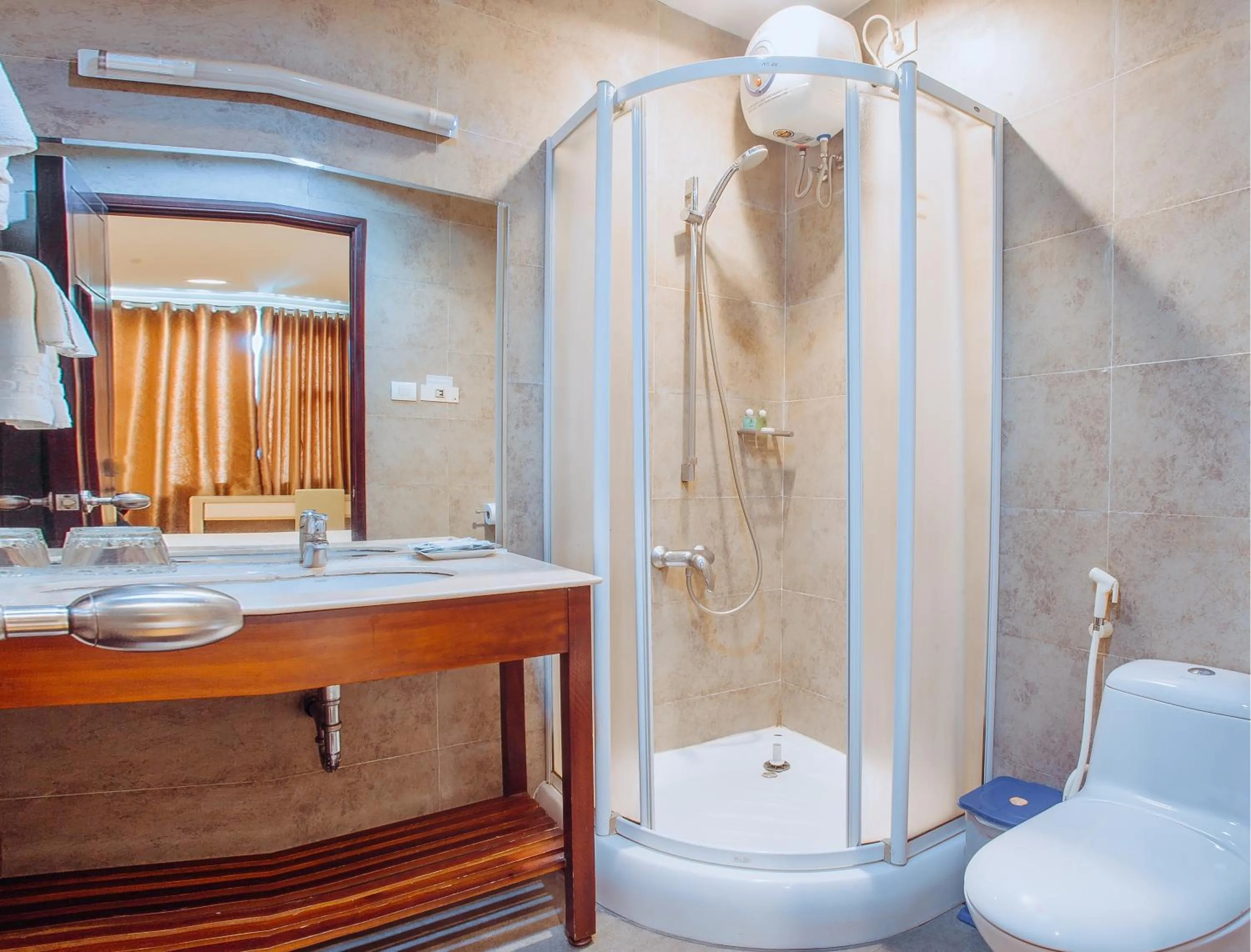 Bathroom in Vinh Trung Plaza Hotel