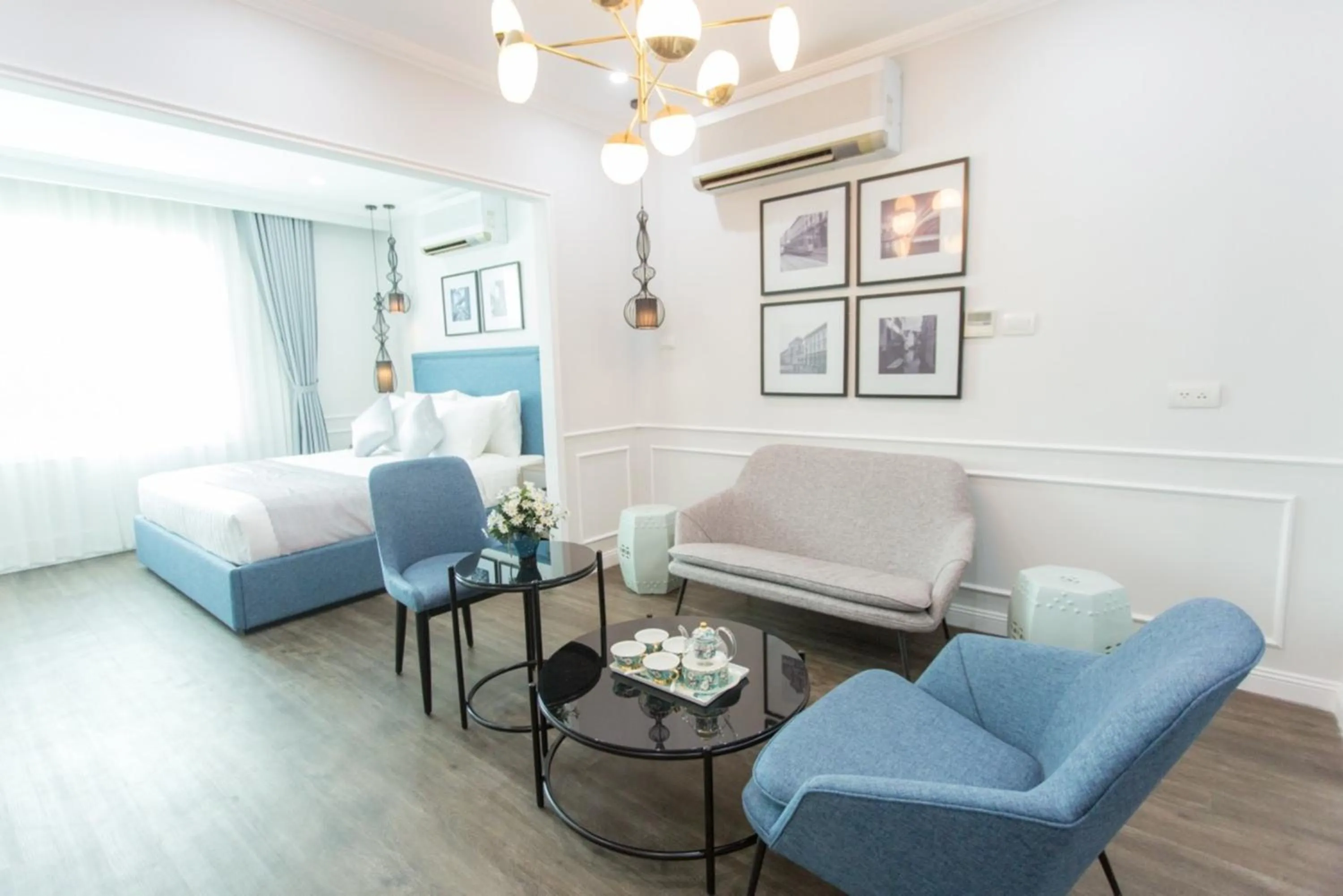 Living room in Vinh Trung Plaza Hotel