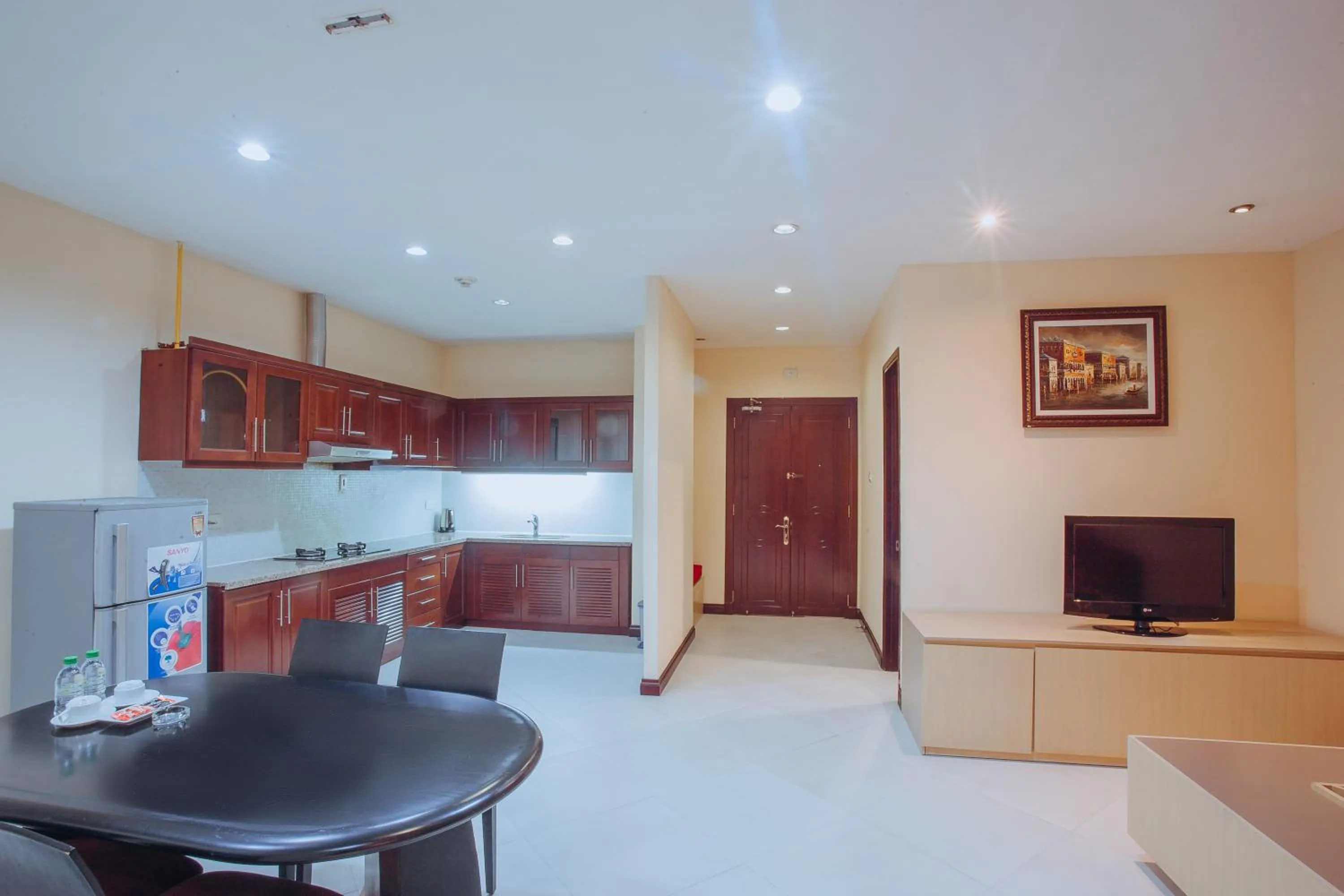 Kitchen or kitchenette in Vinh Trung Plaza Hotel
