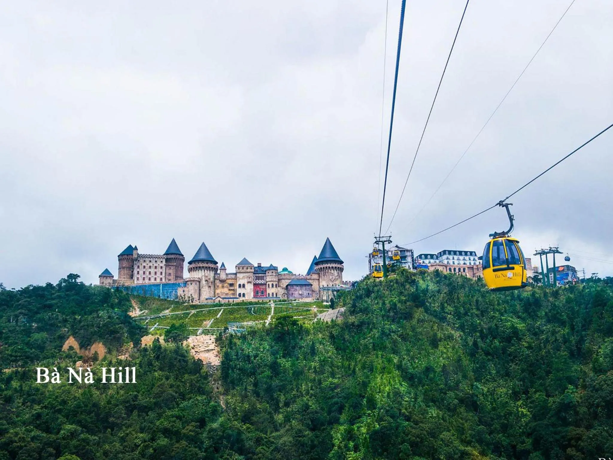 Text overlay in Vinh Trung Plaza Hotel