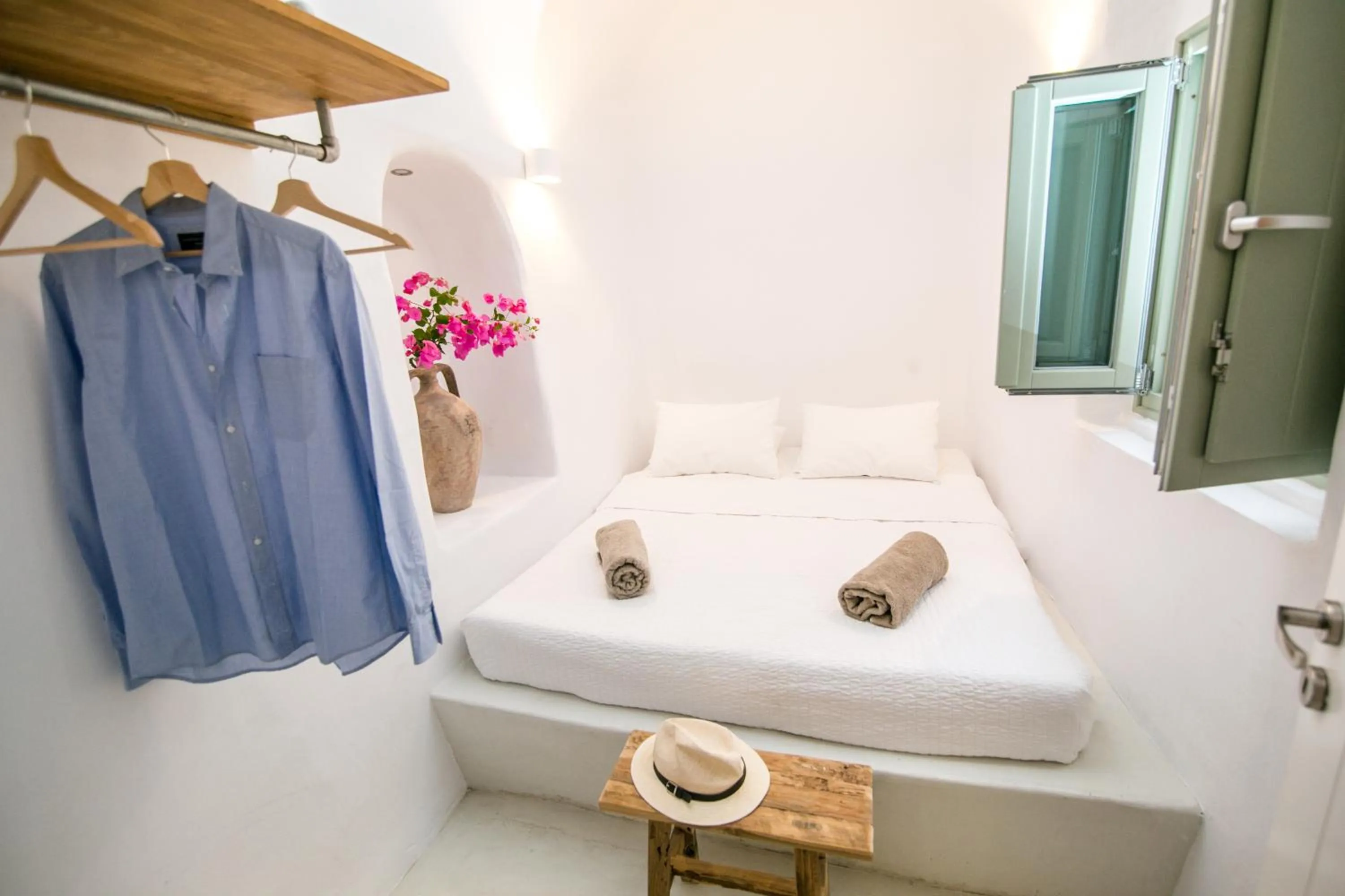 Bed in Morfi Cave House