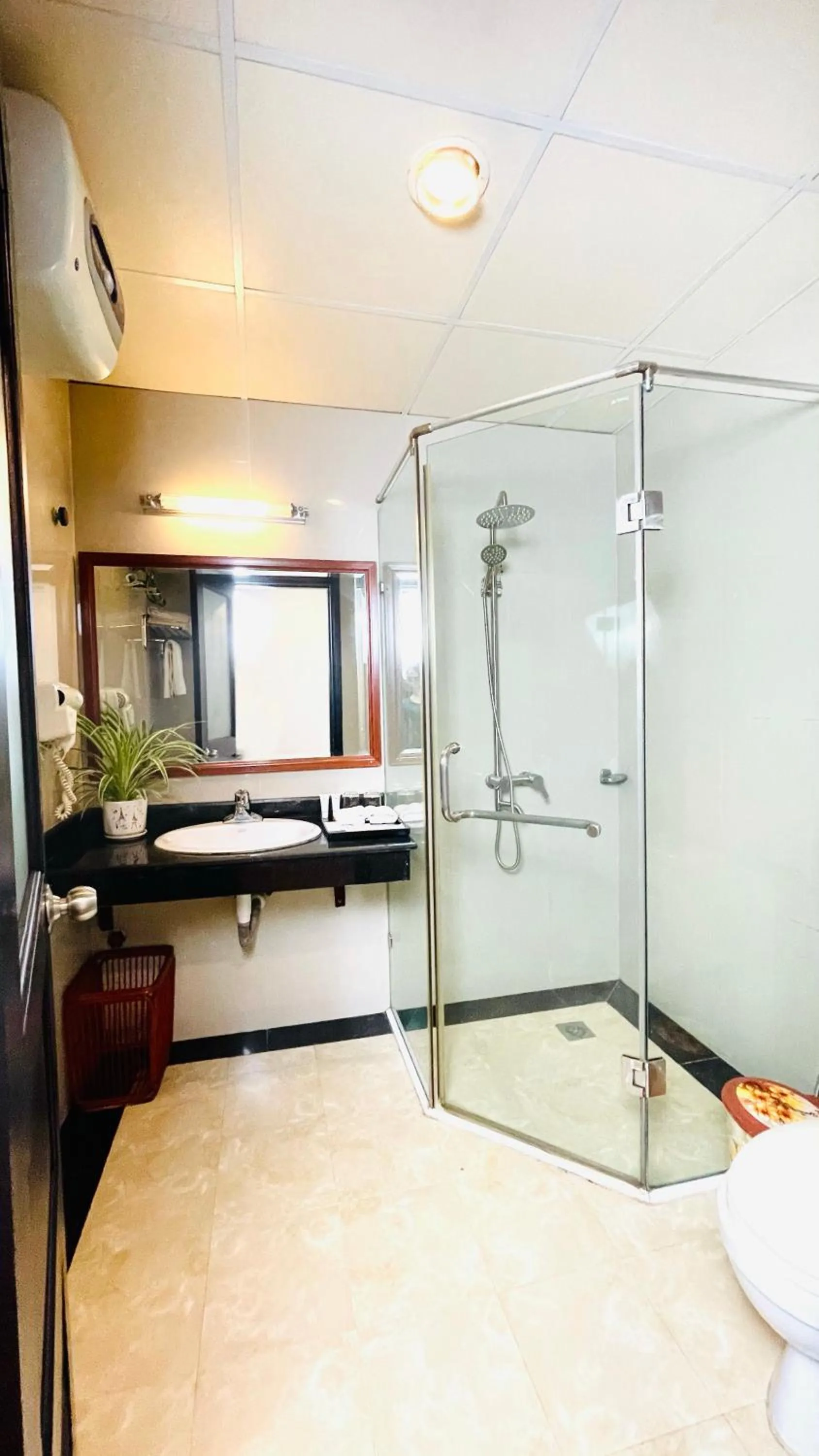 Bathroom in Sea Pearl Cat Ba Hotel