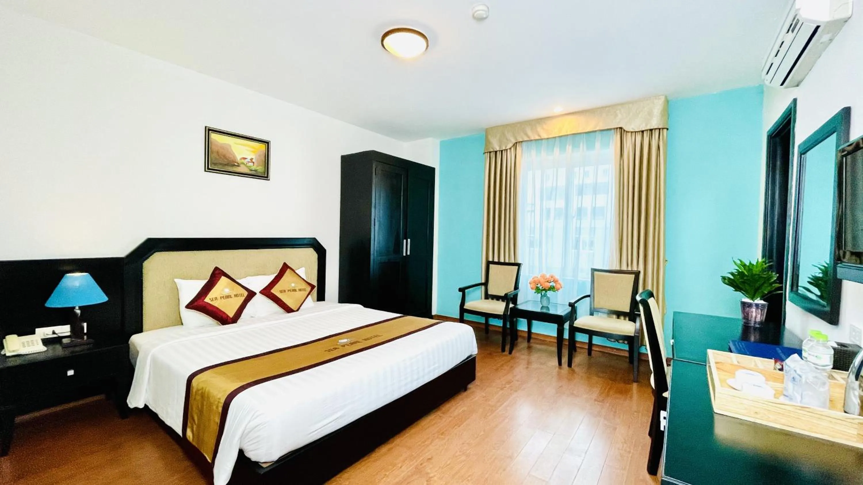 Bed in Sea Pearl Cat Ba Hotel