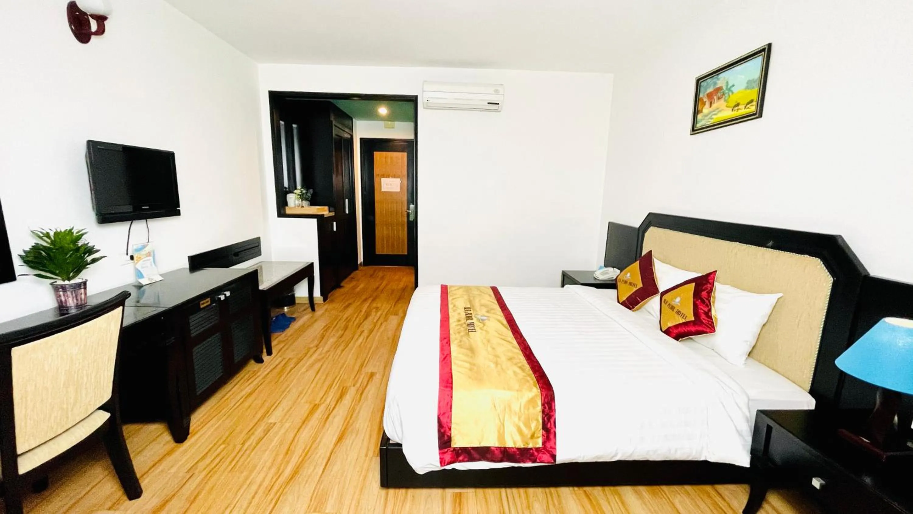 Bed in Sea Pearl Cat Ba Hotel